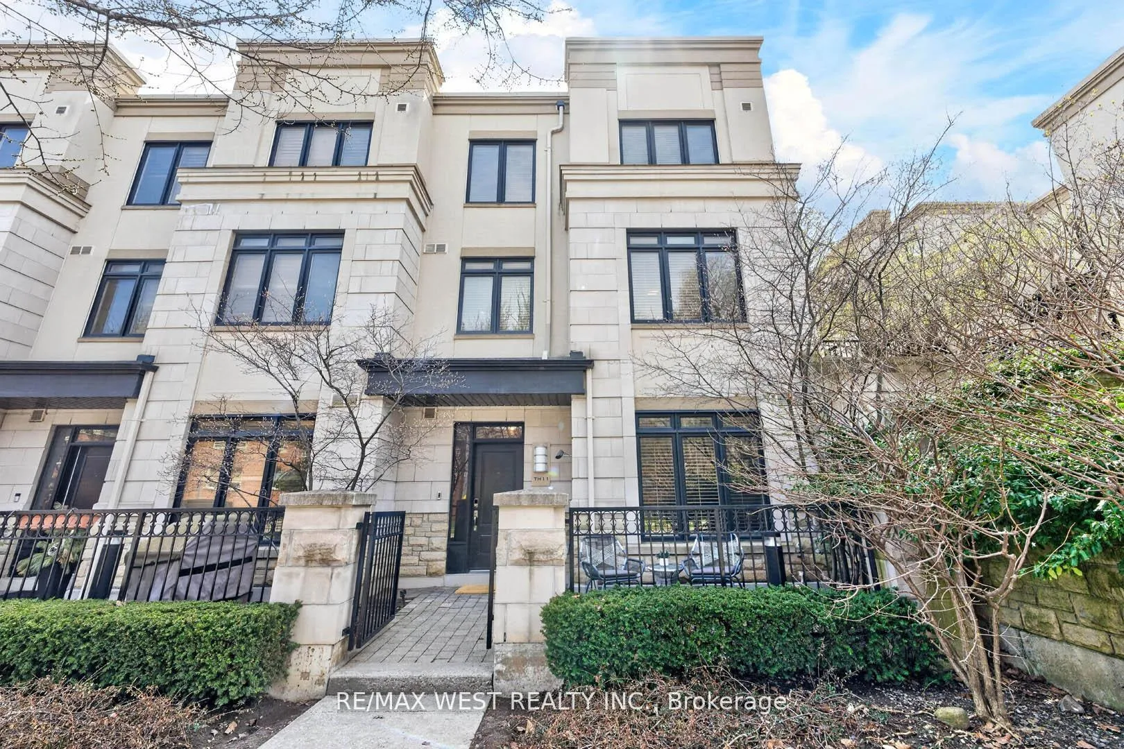 Front of Unit TH 11, 7 Oakburn Crescent