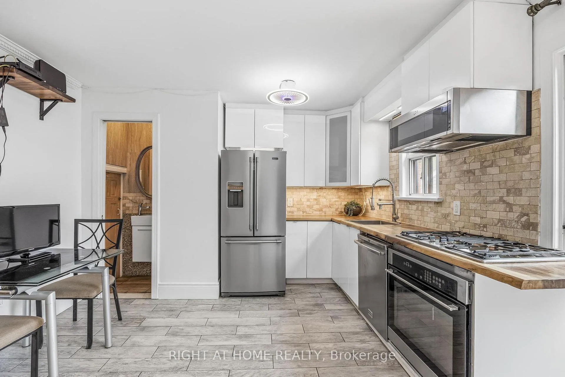 Photo 2 of 35 Dayton Avenue, Etobicoke, Stonegate-Queensway — HOMEH