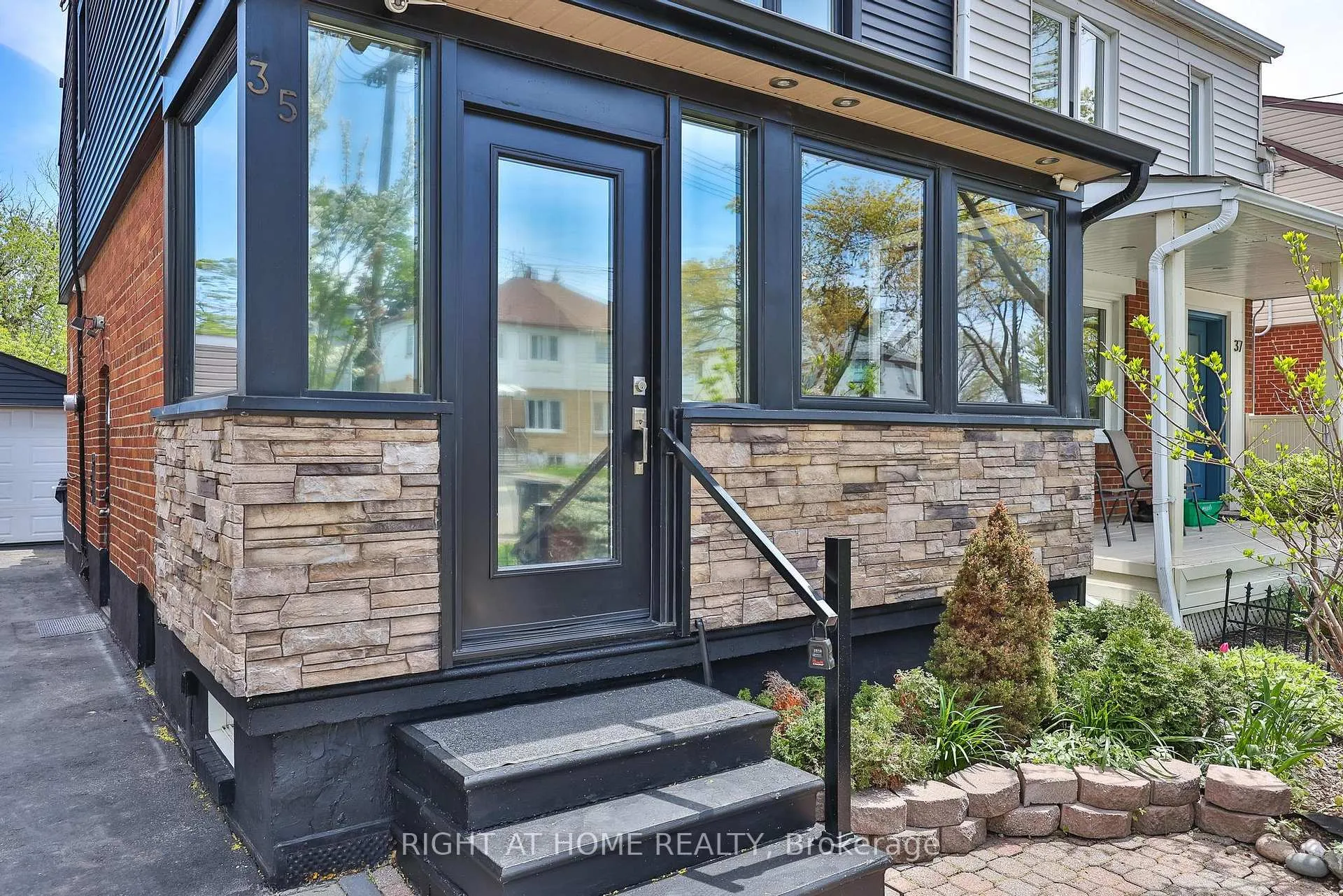 Photo 7 of 35 Dayton Avenue, Etobicoke, Stonegate-Queensway — HOMEH