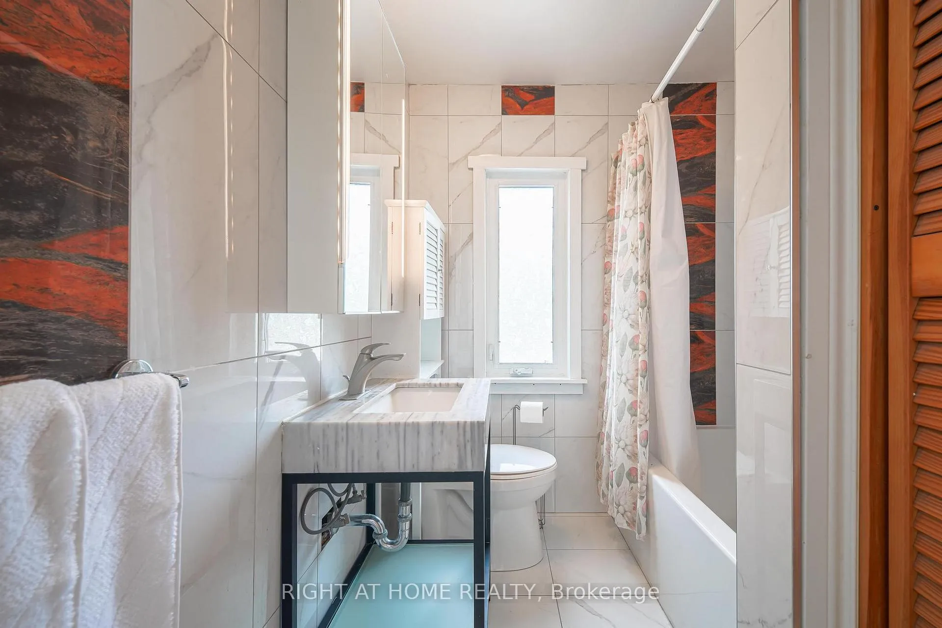 Photo 14 of 35 Dayton Avenue, Etobicoke, Stonegate-Queensway — HOMEH