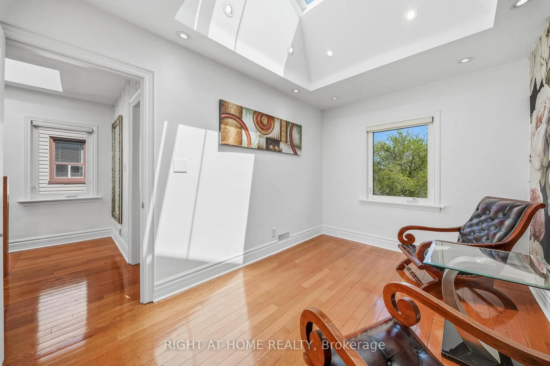Photo 15 of 35 Dayton Avenue, Etobicoke, Stonegate-Queensway — HOMEH