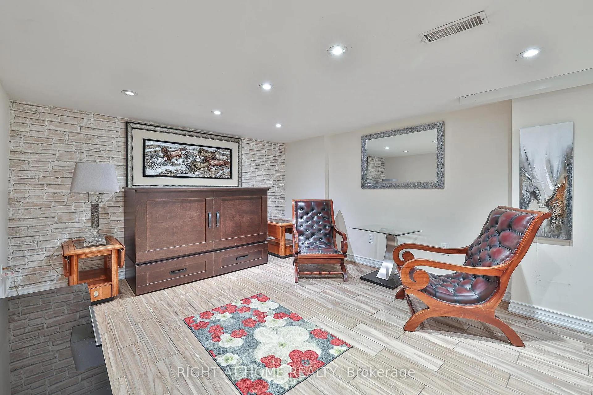 Photo 28 of 35 Dayton Avenue, Etobicoke, Stonegate-Queensway — HOMEH