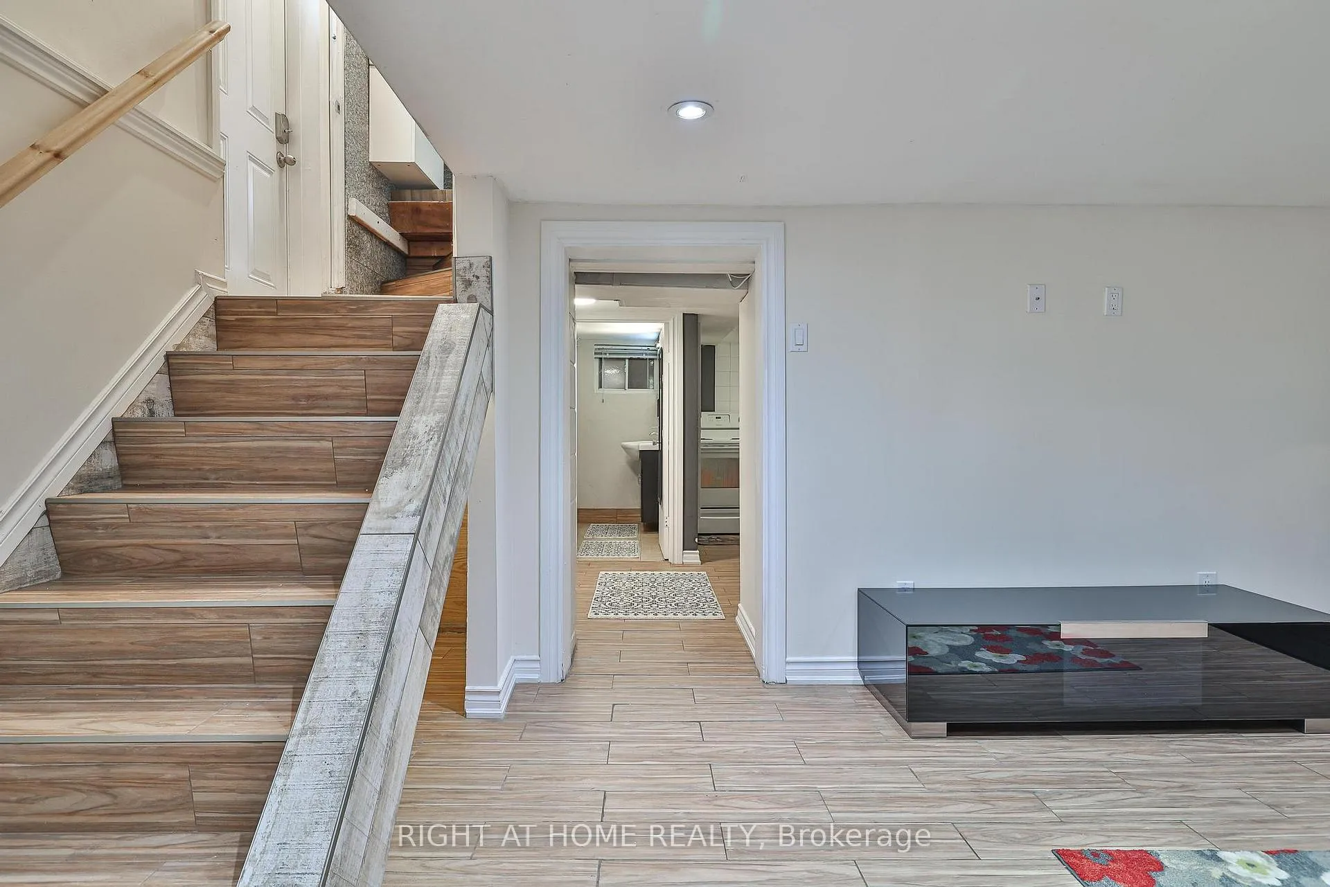 Photo 29 of 35 Dayton Avenue, Etobicoke, Stonegate-Queensway — HOMEH