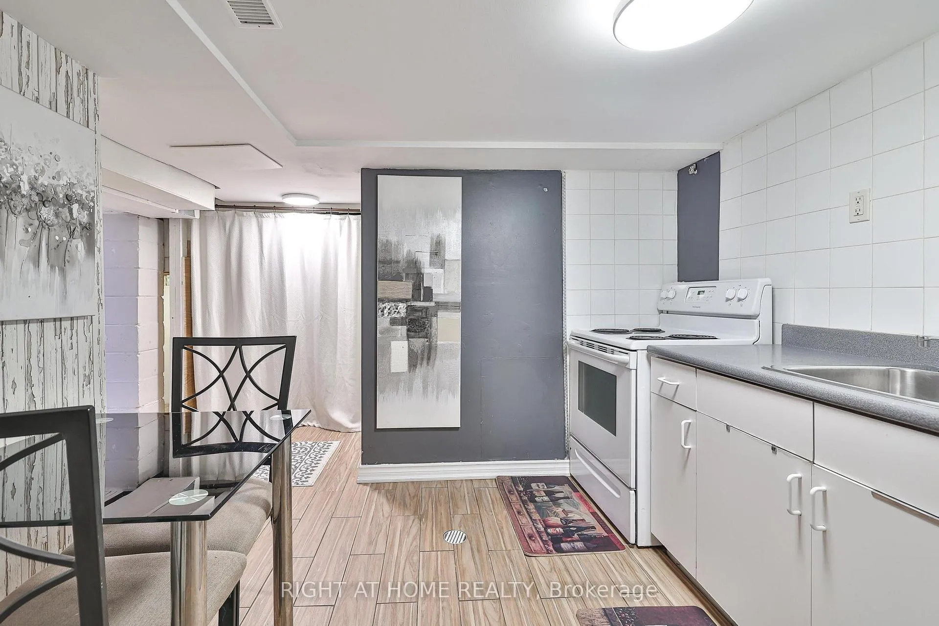 Photo 31 of 35 Dayton Avenue, Etobicoke, Stonegate-Queensway — HOMEH