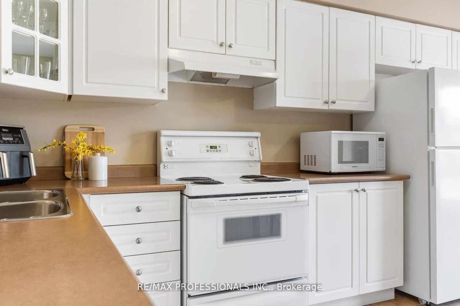 Photo 9 of Unit 65, 3480 Upper Middle Road, Burlington, Palmer — HOMEH