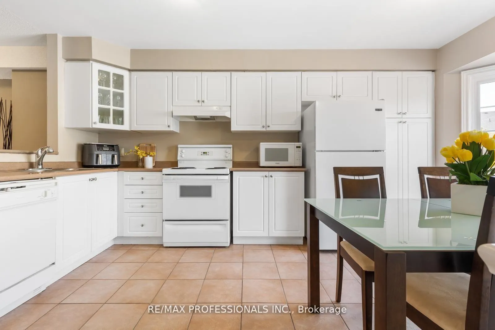 Photo 14 of Unit 65, 3480 Upper Middle Road, Burlington, Palmer — HOMEH