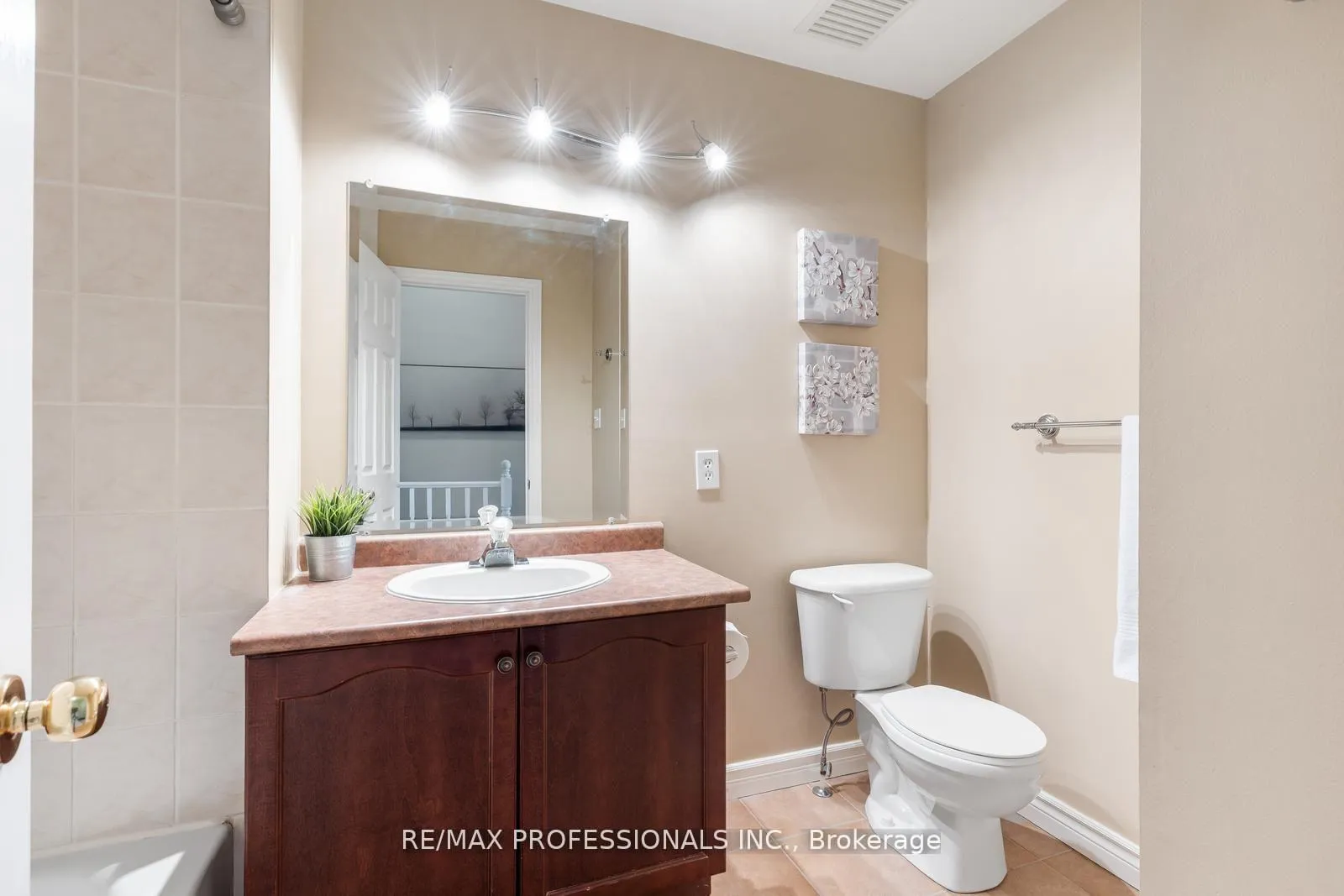 Photo 19 of Unit 65, 3480 Upper Middle Road, Burlington, Palmer — HOMEH