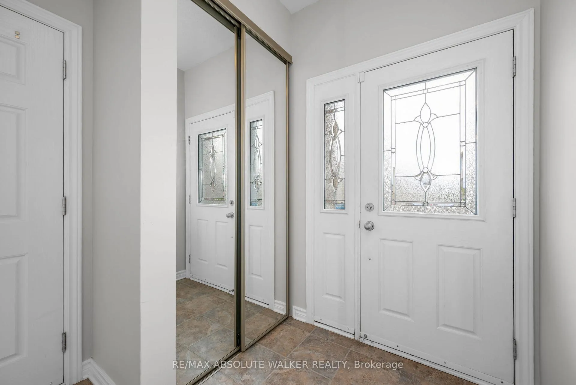 Photo 3 of 314 Oakcrest Way, Ottawa, Avalon East — HOMEH