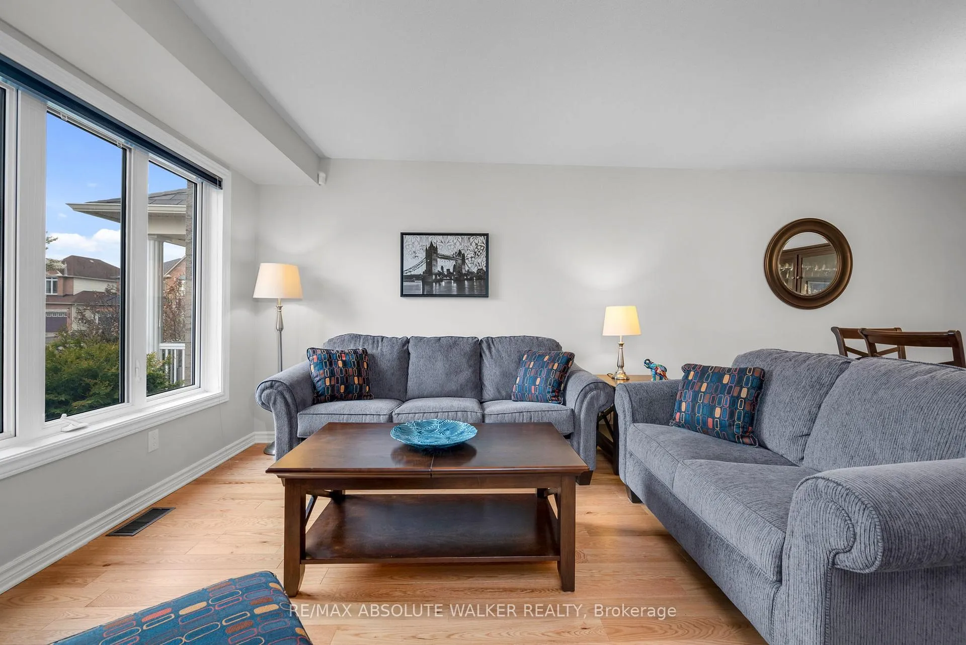Photo 4 of 314 Oakcrest Way, Ottawa, Avalon East — HOMEH