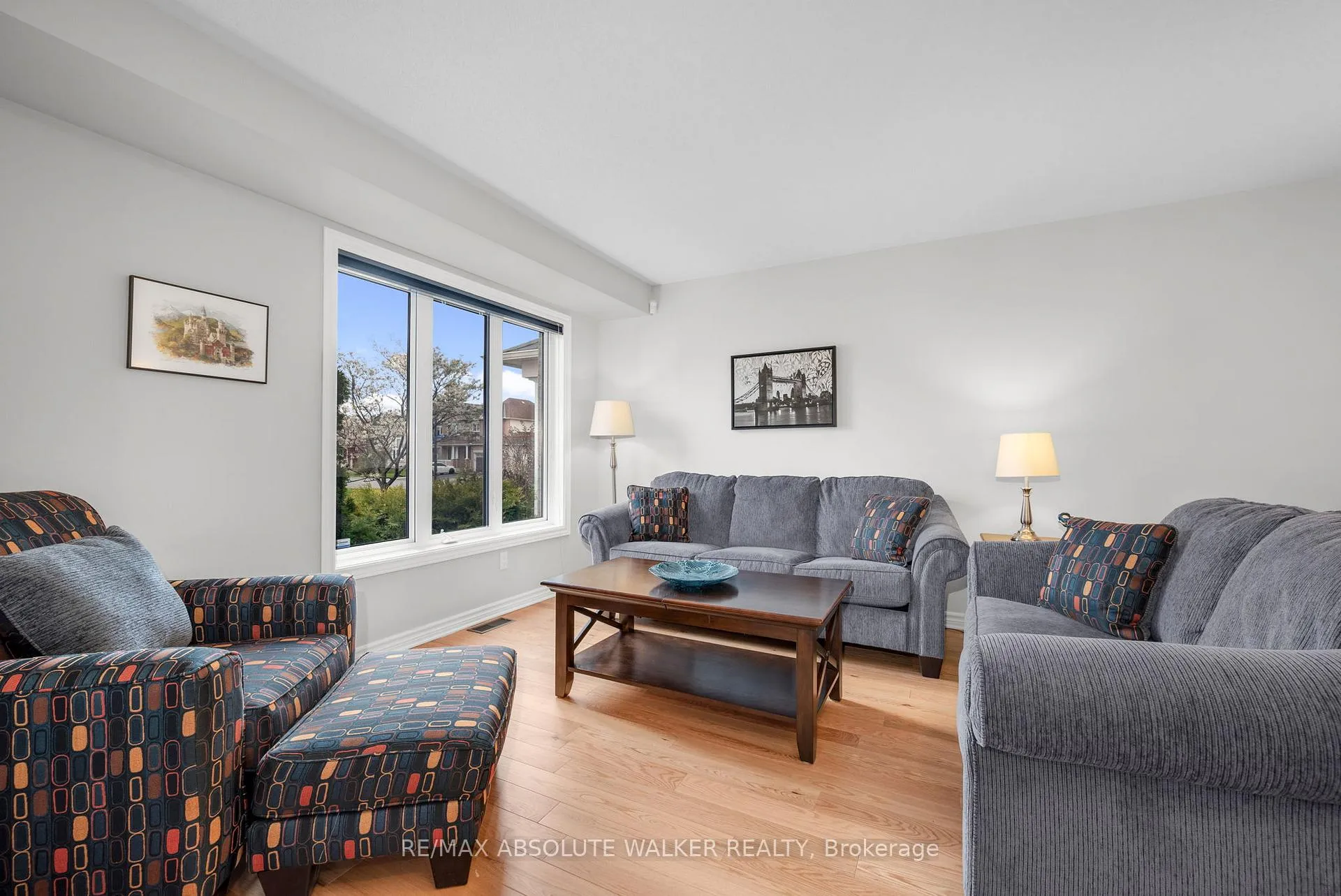Photo 5 of 314 Oakcrest Way, Ottawa, Avalon East — HOMEH