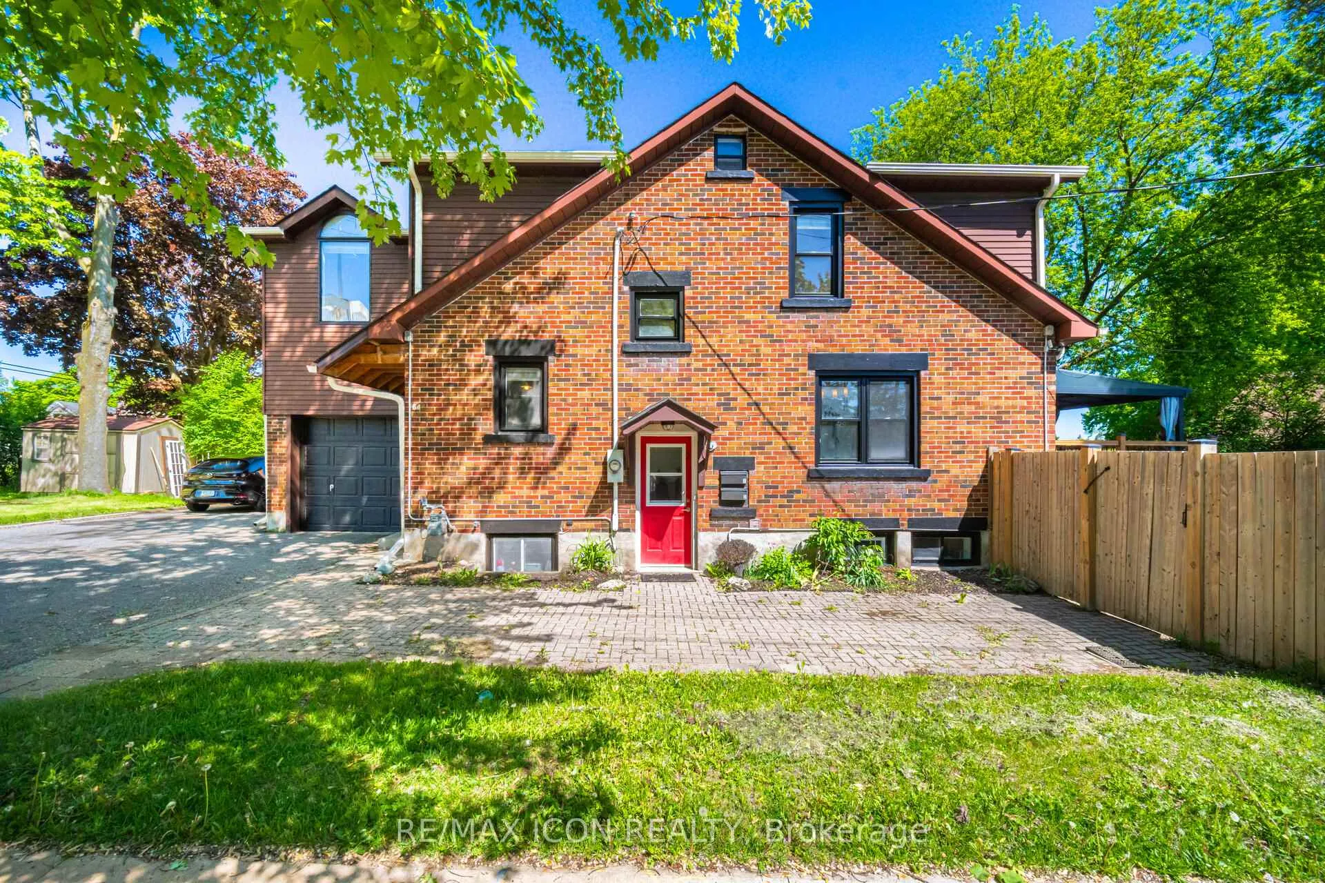 Front of Unit UPPER, 64 Sheldon Avenue N