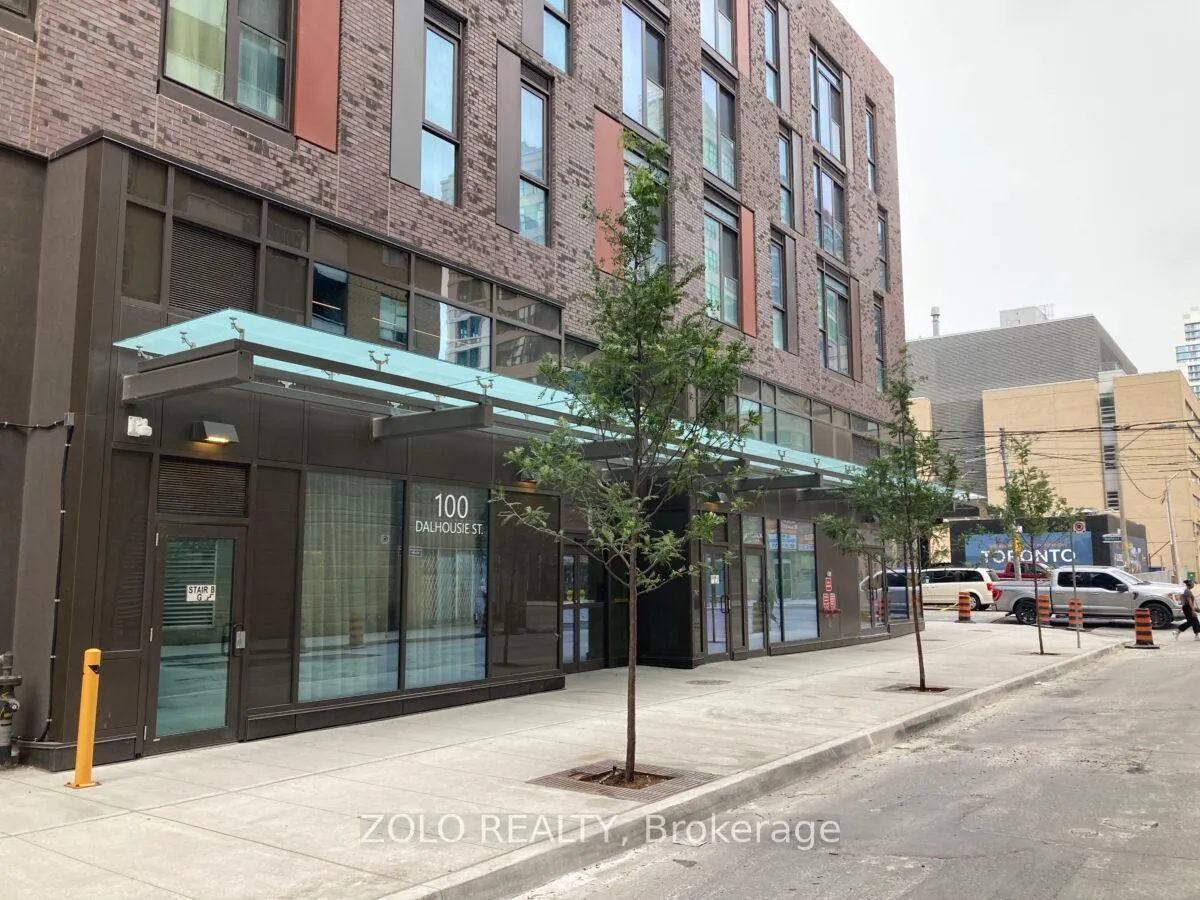 Front of Unit 4212, 100 Dalhousie Street