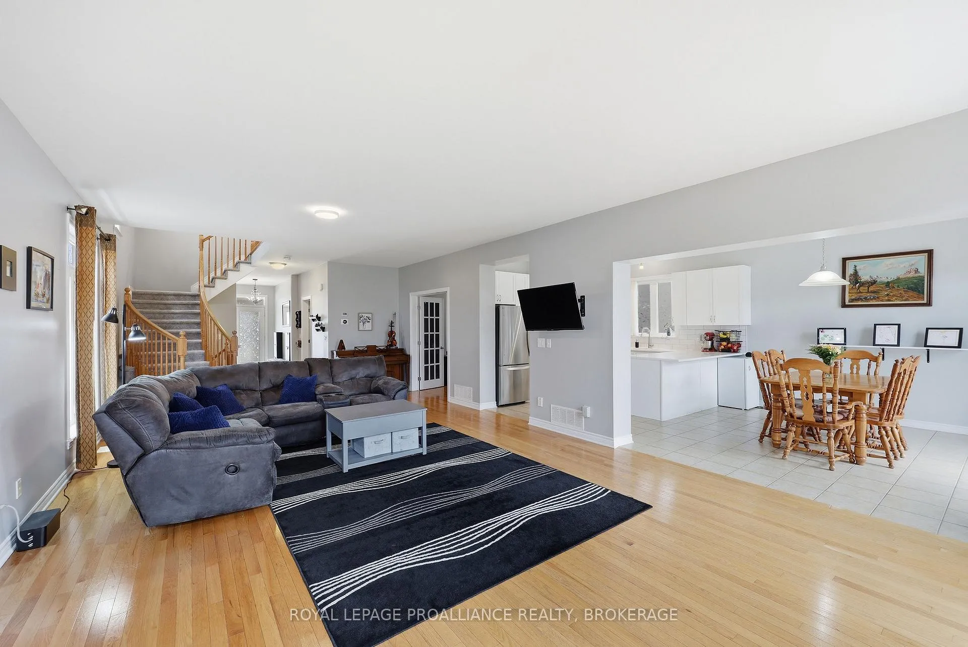 Photo 4 of 680 Fieldstone Drive, Kingston, Kingston East (Incl Barret Crt) — HOMEH