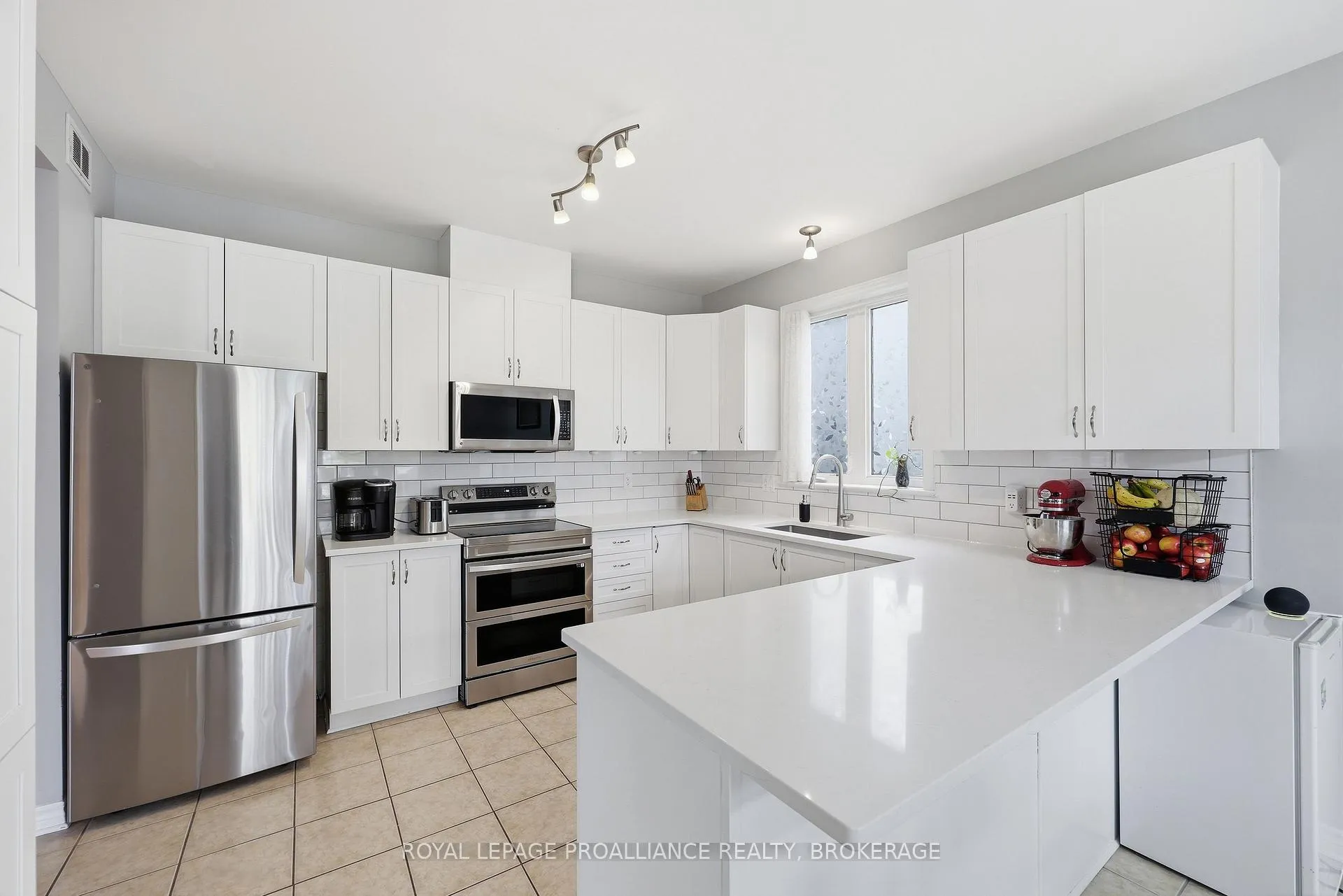 Photo 8 of 680 Fieldstone Drive, Kingston, Kingston East (Incl Barret Crt) — HOMEH