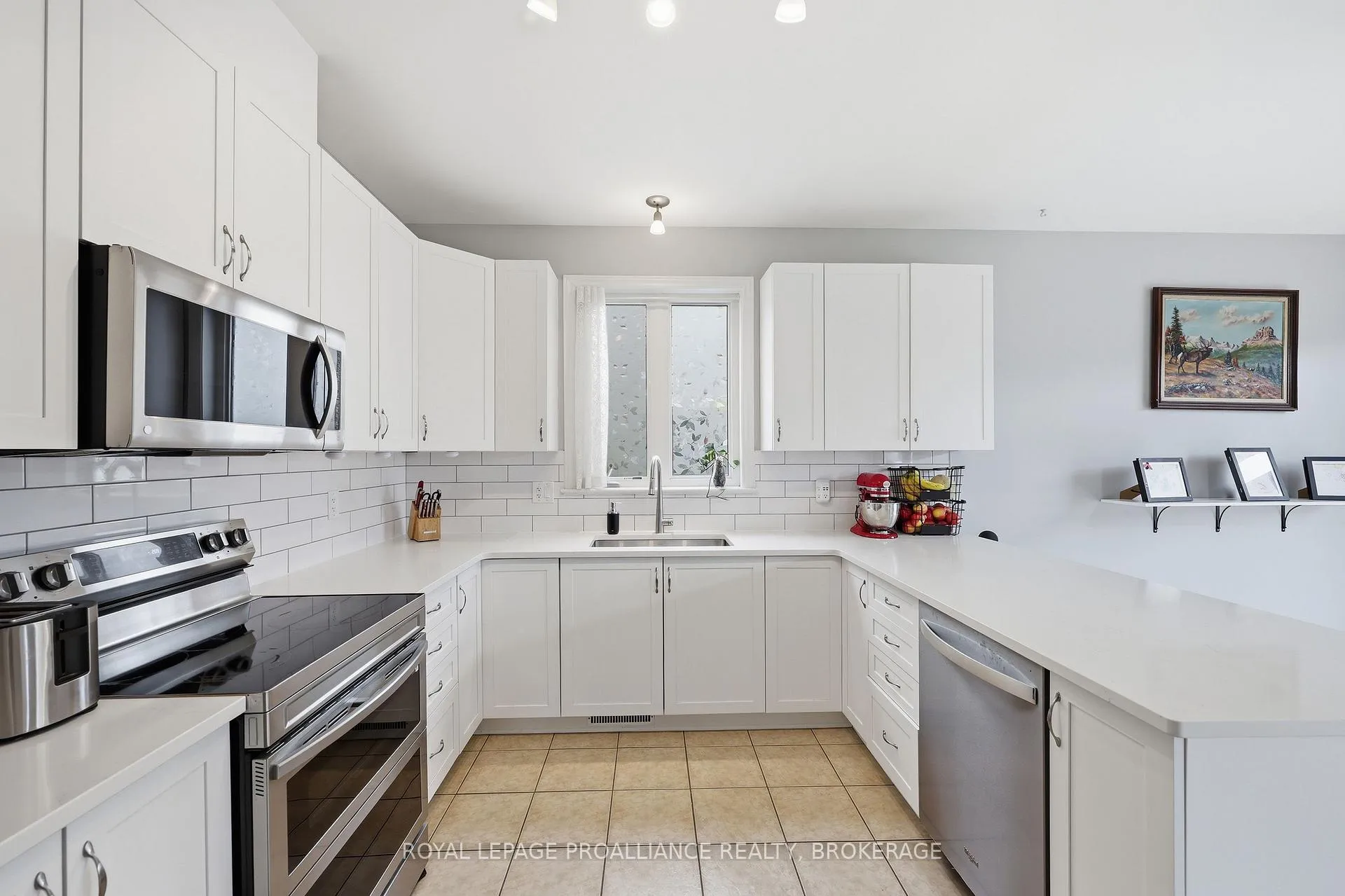 Photo 9 of 680 Fieldstone Drive, Kingston, Kingston East (Incl Barret Crt) — HOMEH