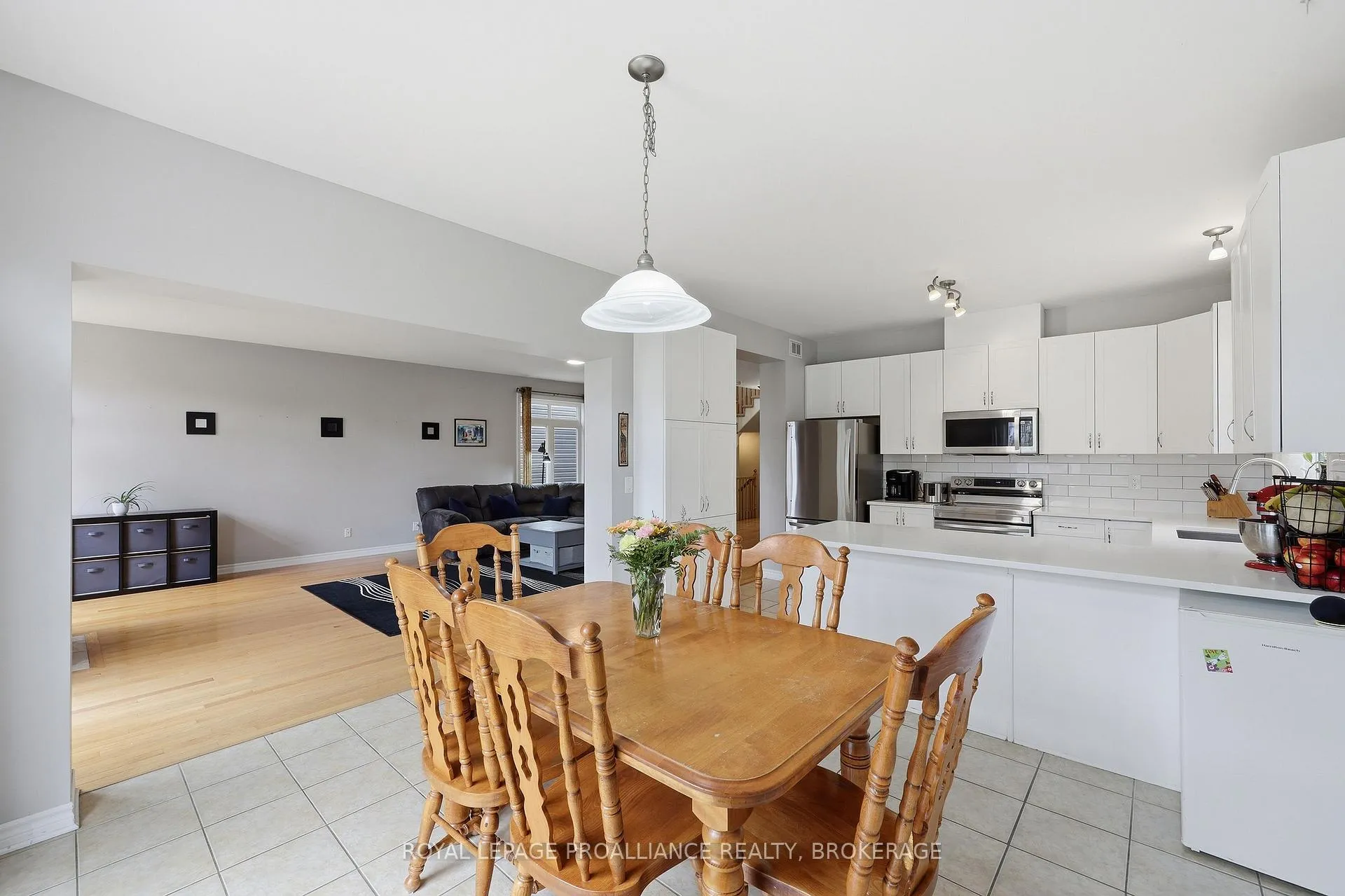 Photo 10 of 680 Fieldstone Drive, Kingston, Kingston East (Incl Barret Crt) — HOMEH