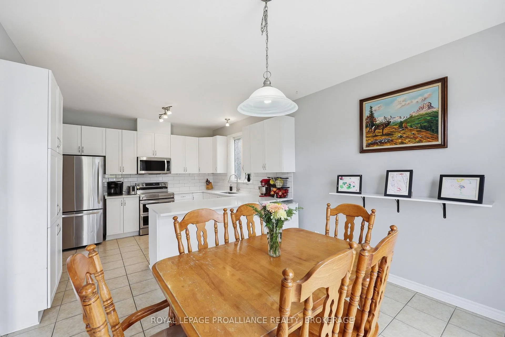 Photo 11 of 680 Fieldstone Drive, Kingston, Kingston East (Incl Barret Crt) — HOMEH