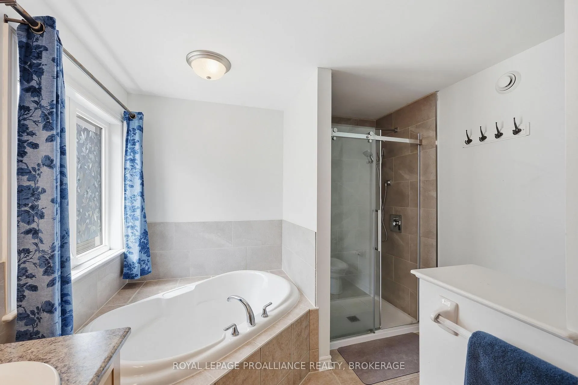 Photo 21 of 680 Fieldstone Drive, Kingston, Kingston East (Incl Barret Crt) — HOMEH