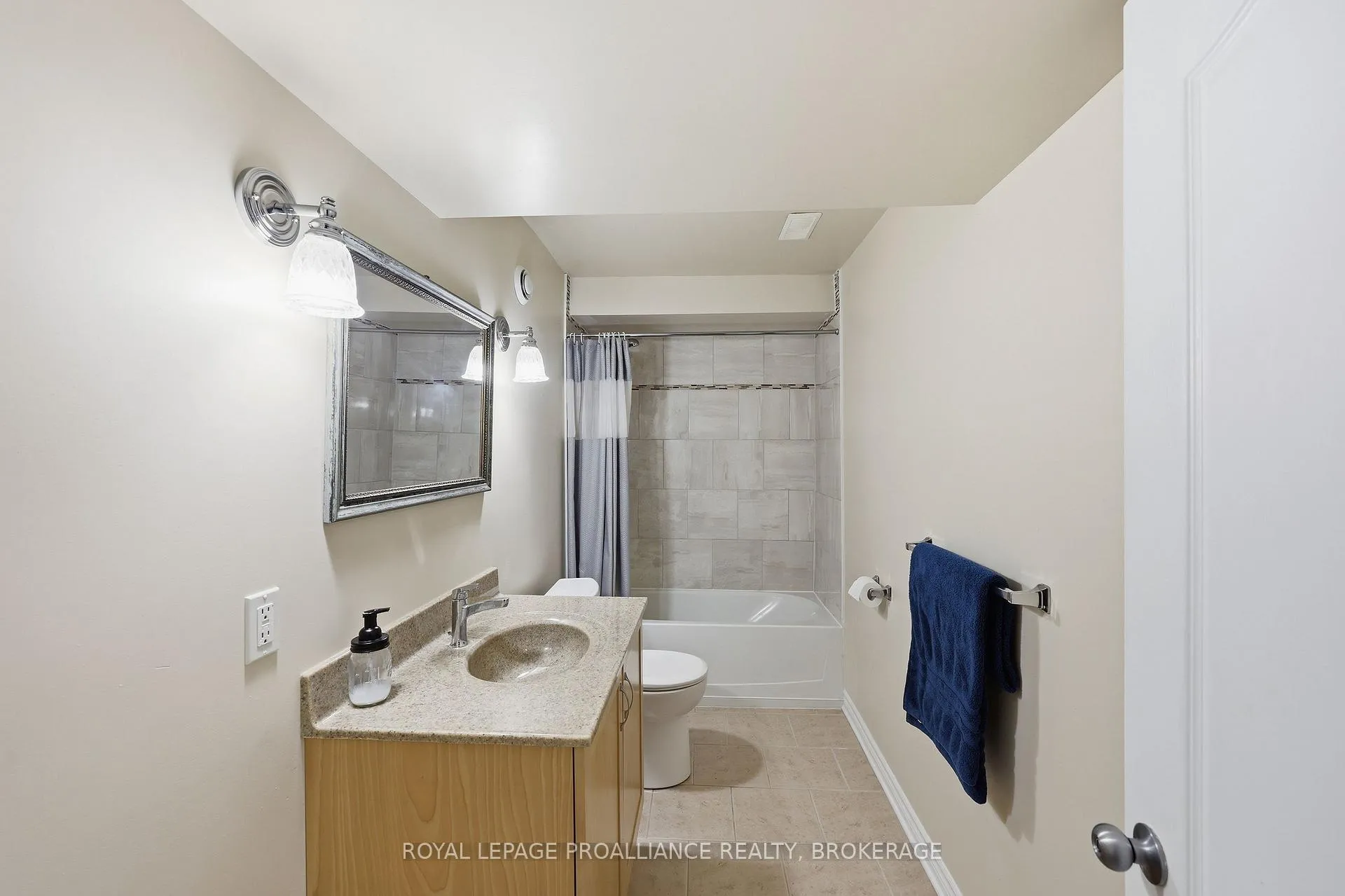 Photo 32 of 680 Fieldstone Drive, Kingston, Kingston East (Incl Barret Crt) — HOMEH