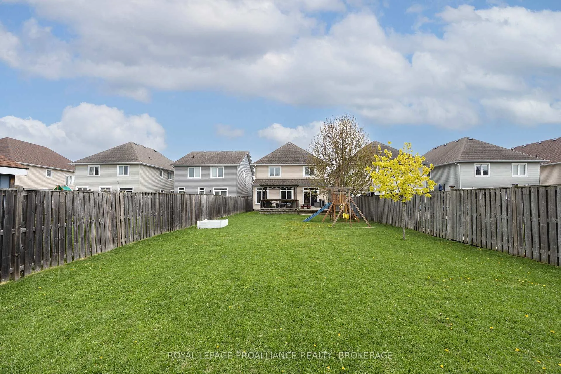Photo 45 of 680 Fieldstone Drive, Kingston, Kingston East (Incl Barret Crt) — HOMEH