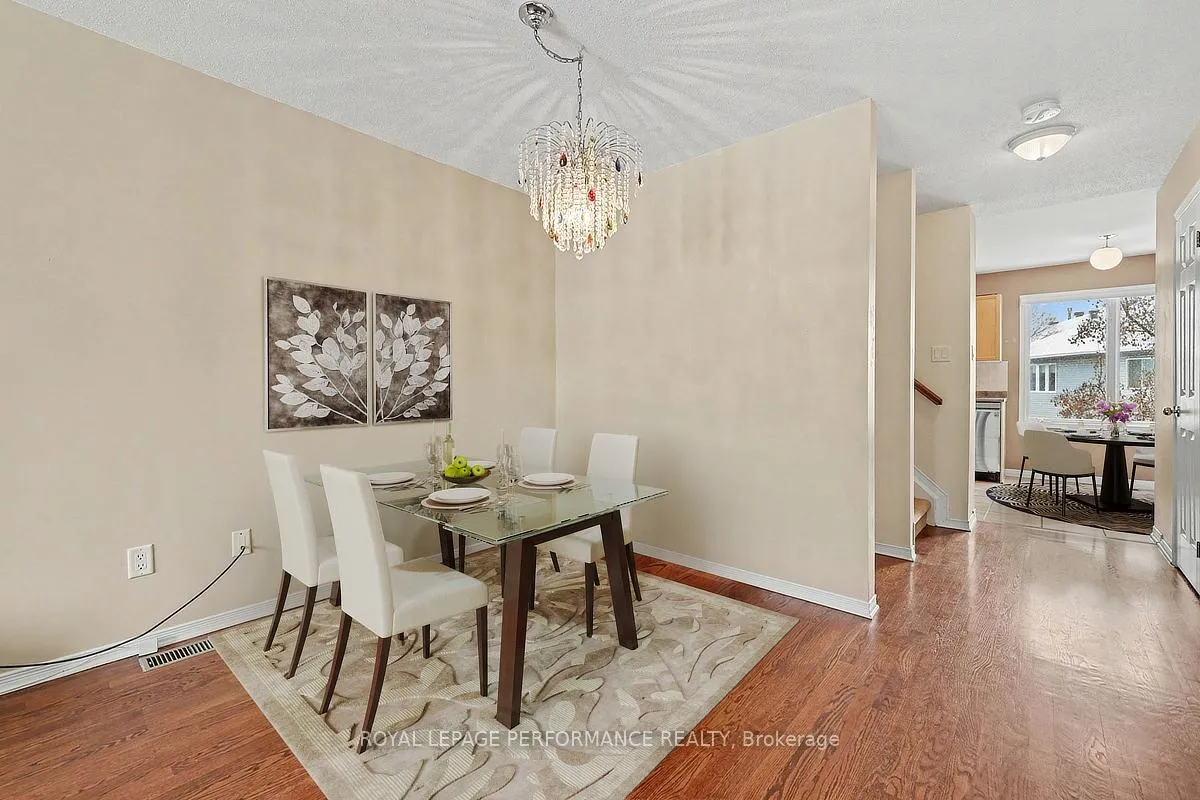 Photo 5 of 83 Manhattan Crescent, Ottawa, Central Park — HOMEH
