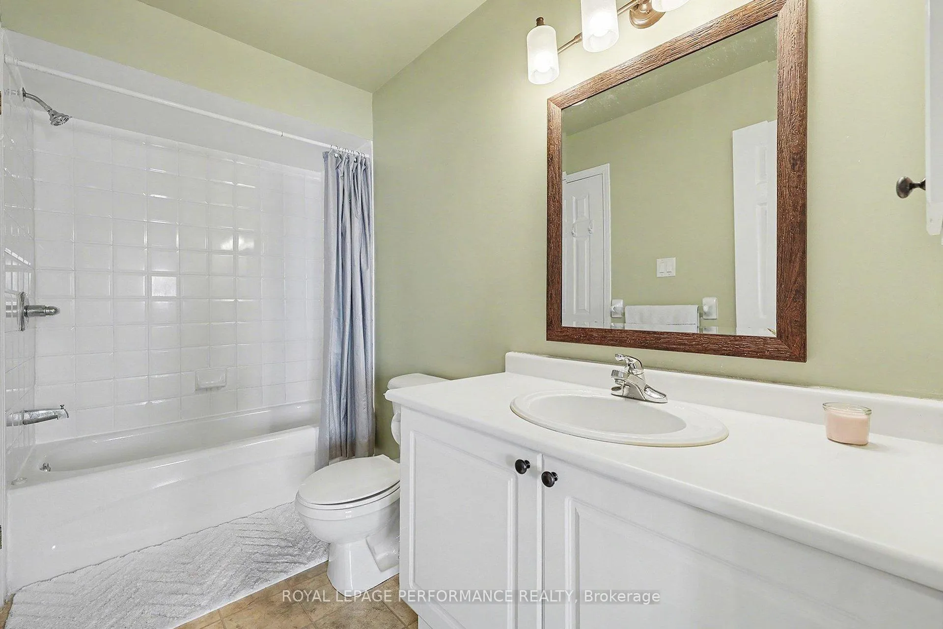 Photo 16 of 83 Manhattan Crescent, Ottawa, Central Park — HOMEH