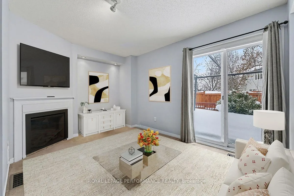 Photo 17 of 83 Manhattan Crescent, Ottawa, Central Park — HOMEH