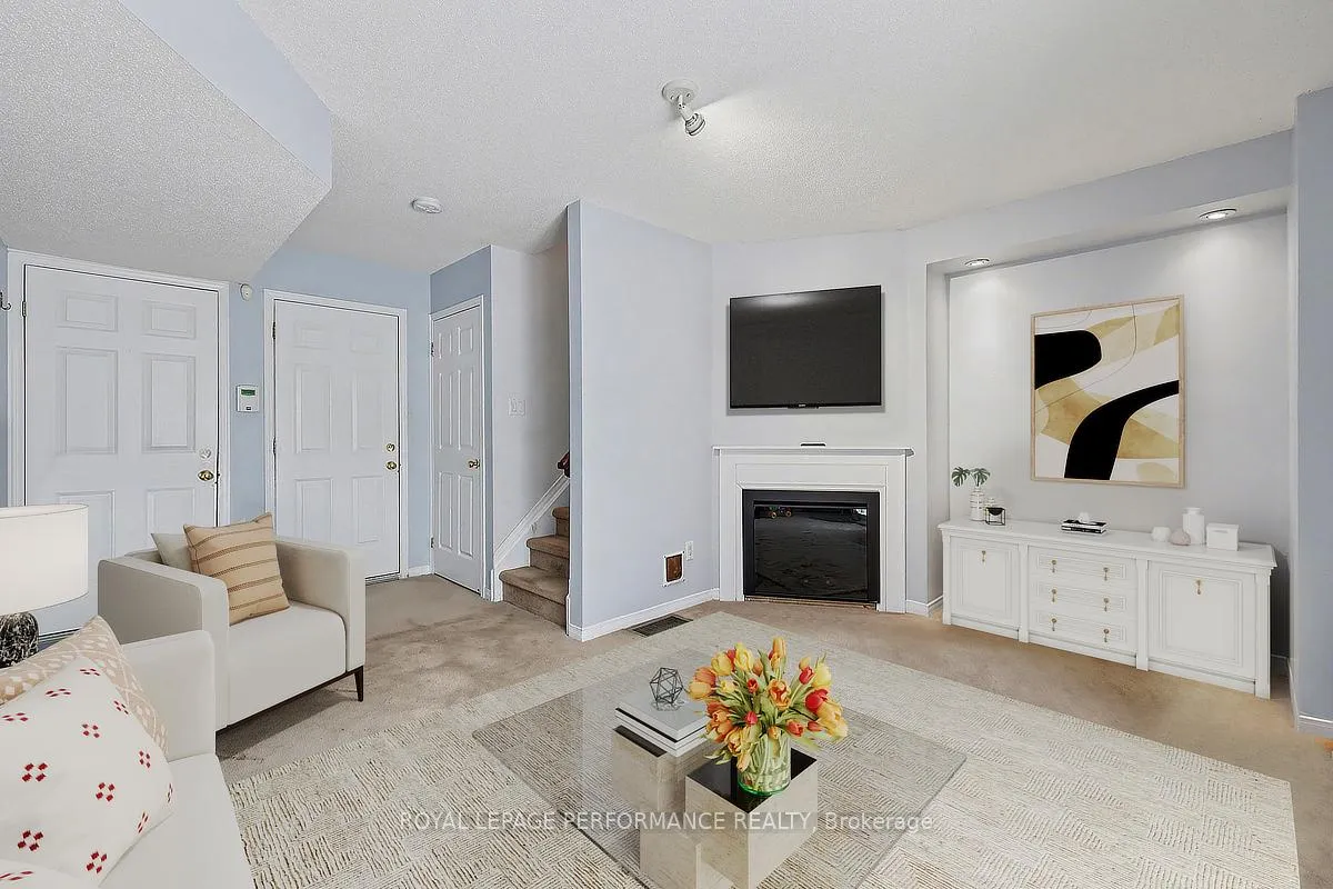 Photo 18 of 83 Manhattan Crescent, Ottawa, Central Park — HOMEH