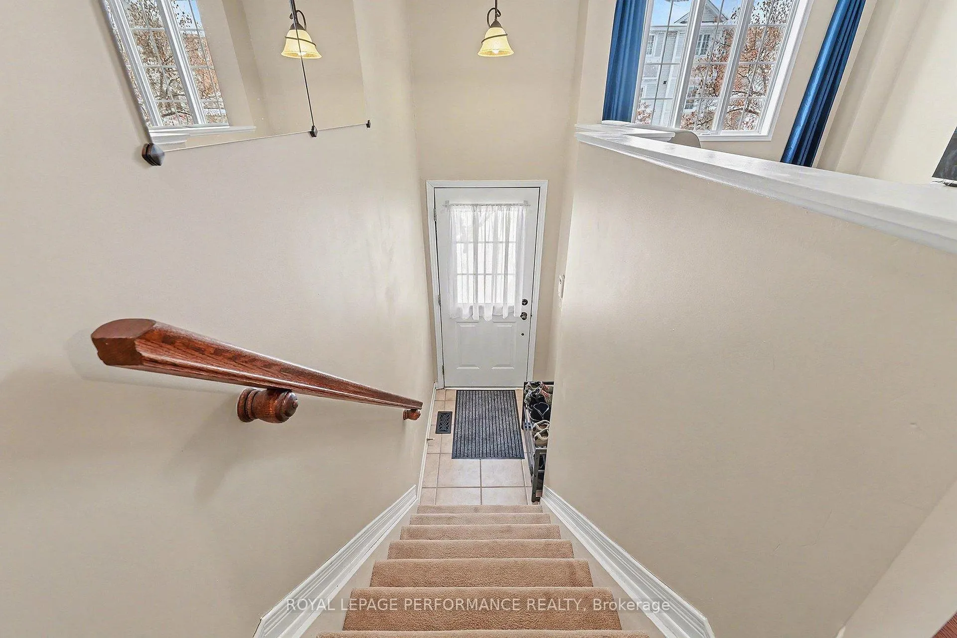 Photo 20 of 83 Manhattan Crescent, Ottawa, Central Park — HOMEH