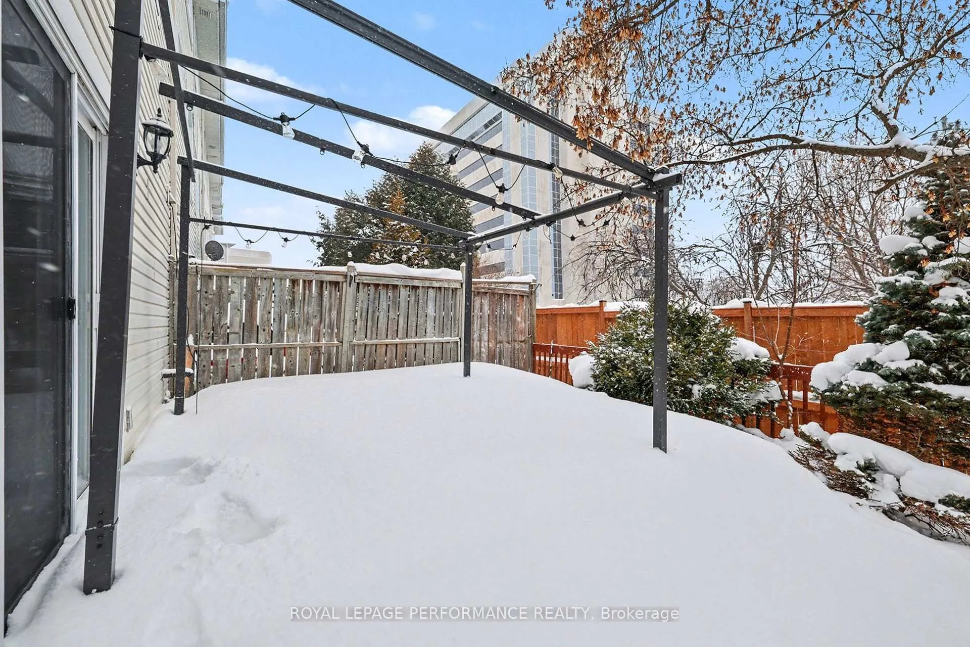 Photo 21 of 83 Manhattan Crescent, Ottawa, Central Park — HOMEH