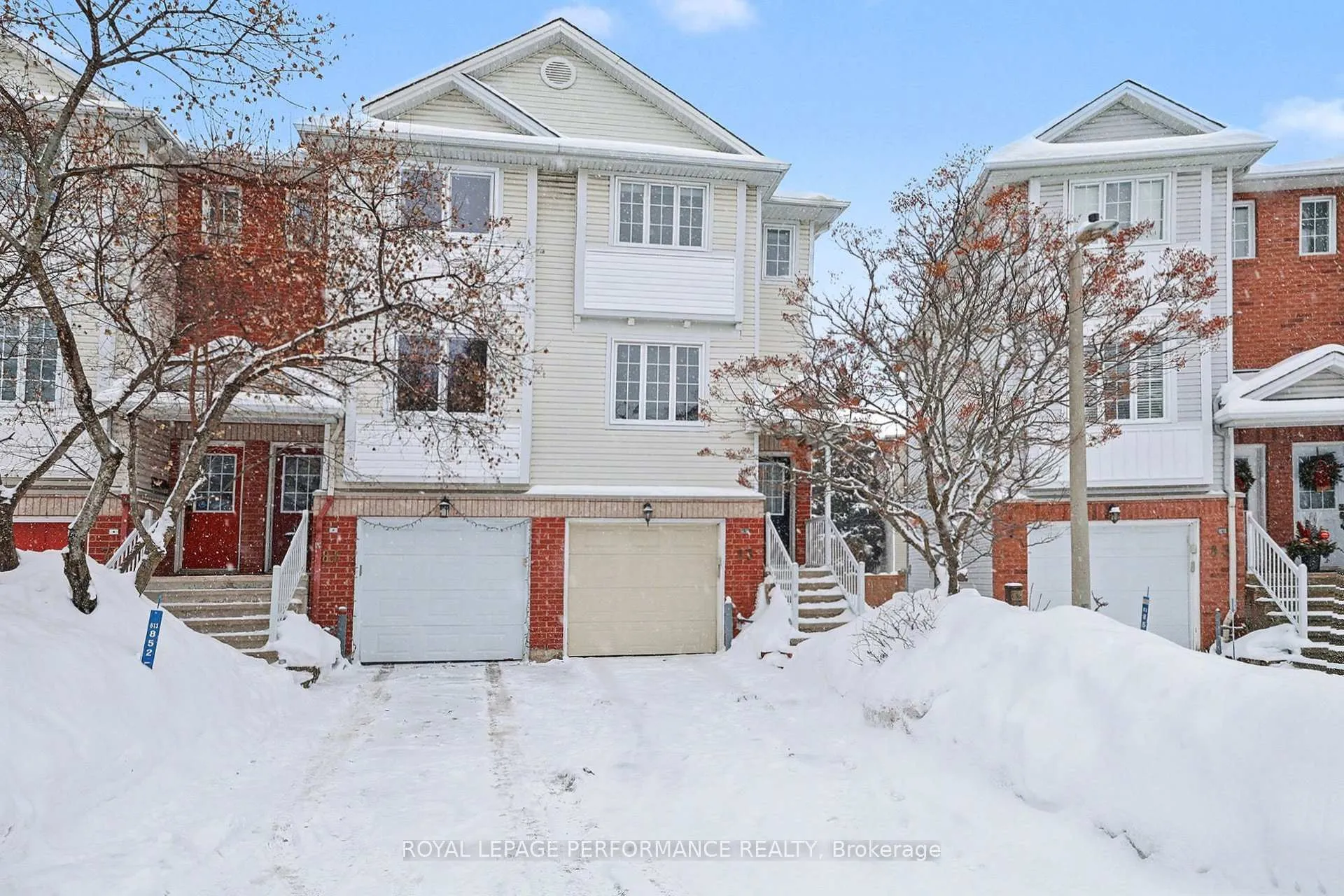 Photo 23 of 83 Manhattan Crescent, Ottawa, Central Park — HOMEH