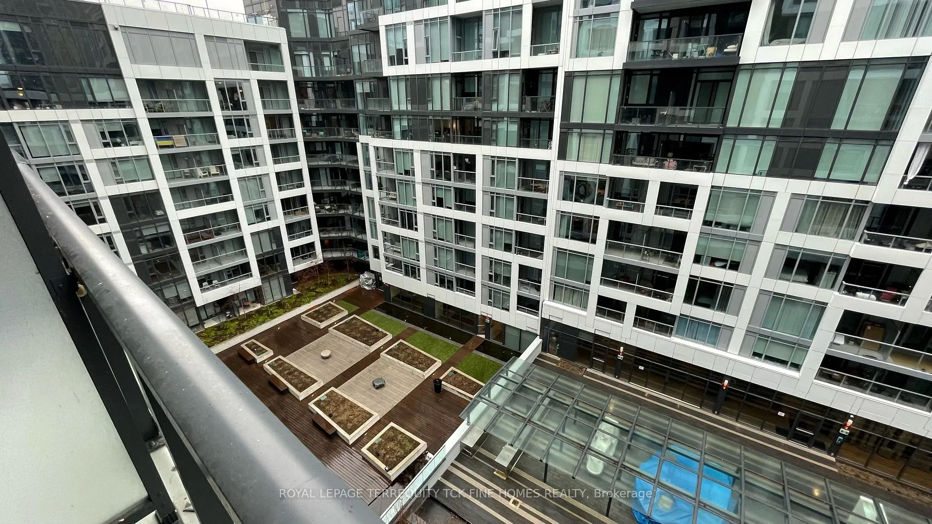 Photo 8 of Unit 816W, 27 Bathurst Street, Toronto, Waterfront Communities — HOMEH