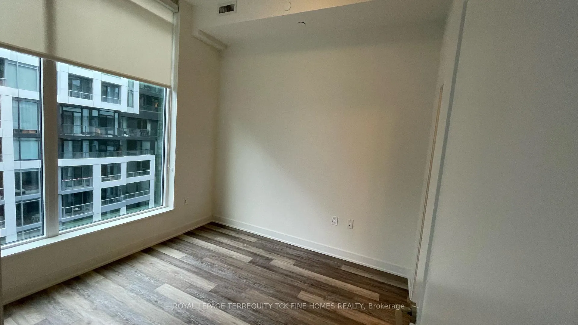 Photo 11 of Unit 816W, 27 Bathurst Street, Toronto, Waterfront Communities — HOMEH