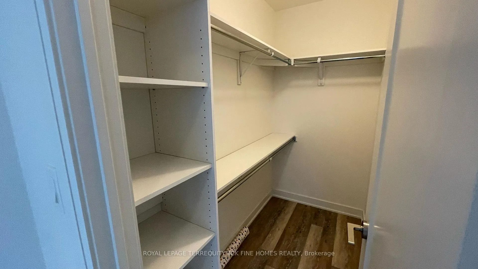 Photo 12 of Unit 816W, 27 Bathurst Street, Toronto, Waterfront Communities — HOMEH