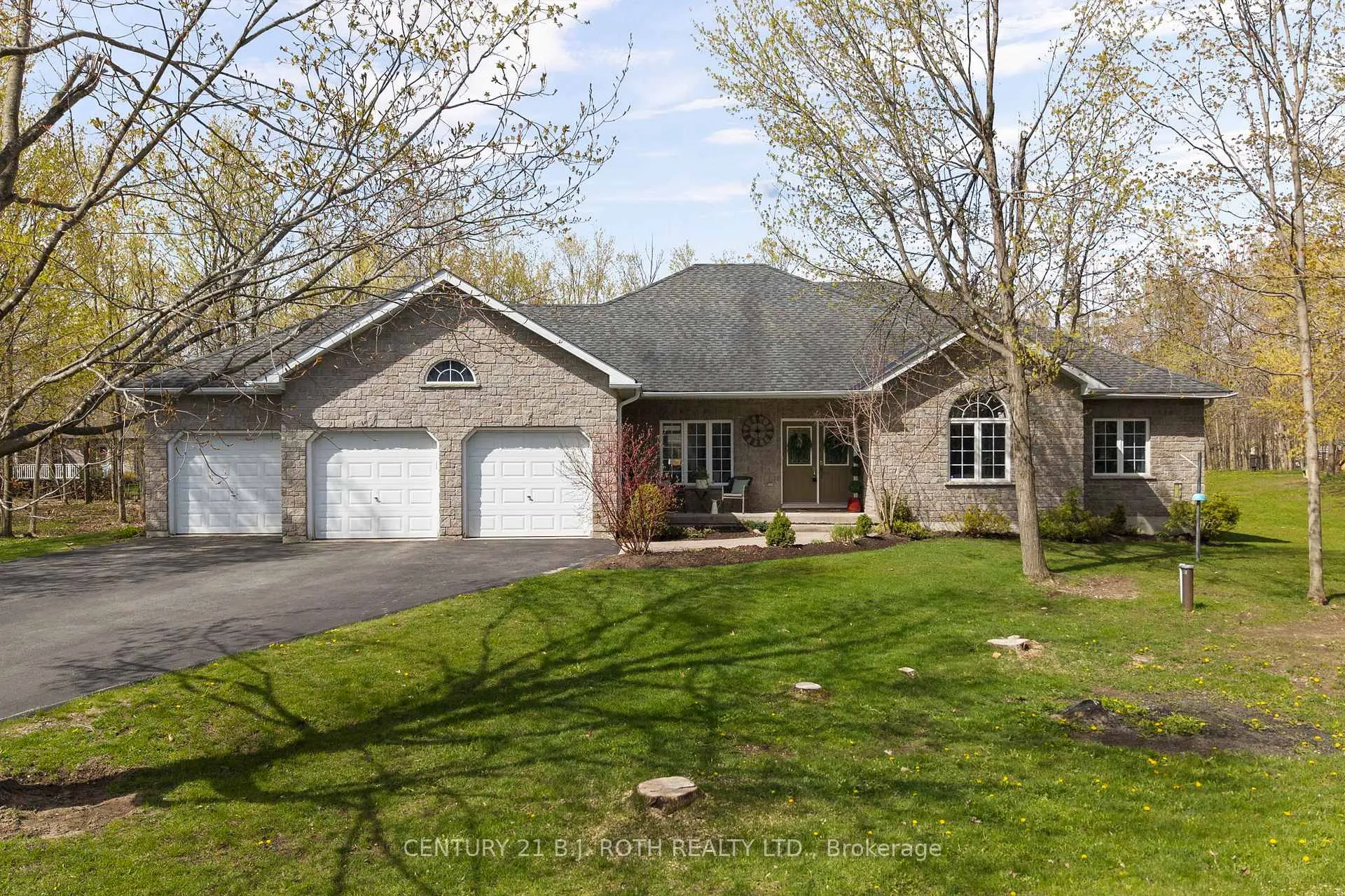 Photo 1 of 6 Hemlock Crescent, Oro-Medonte, Rural Oro-Medonte — HOMEH