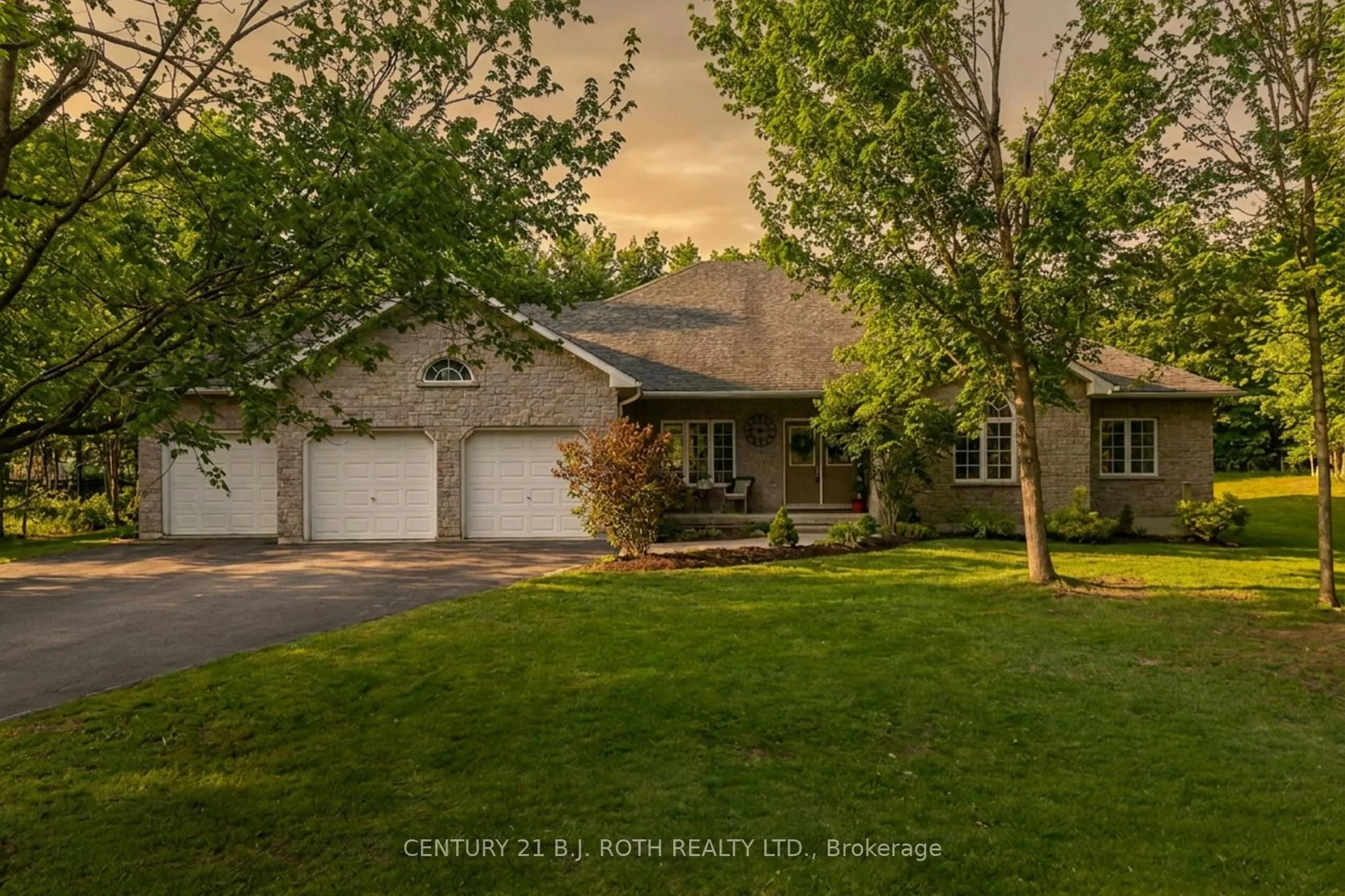 Photo 3 of 6 Hemlock Crescent, Oro-Medonte, Rural Oro-Medonte — HOMEH