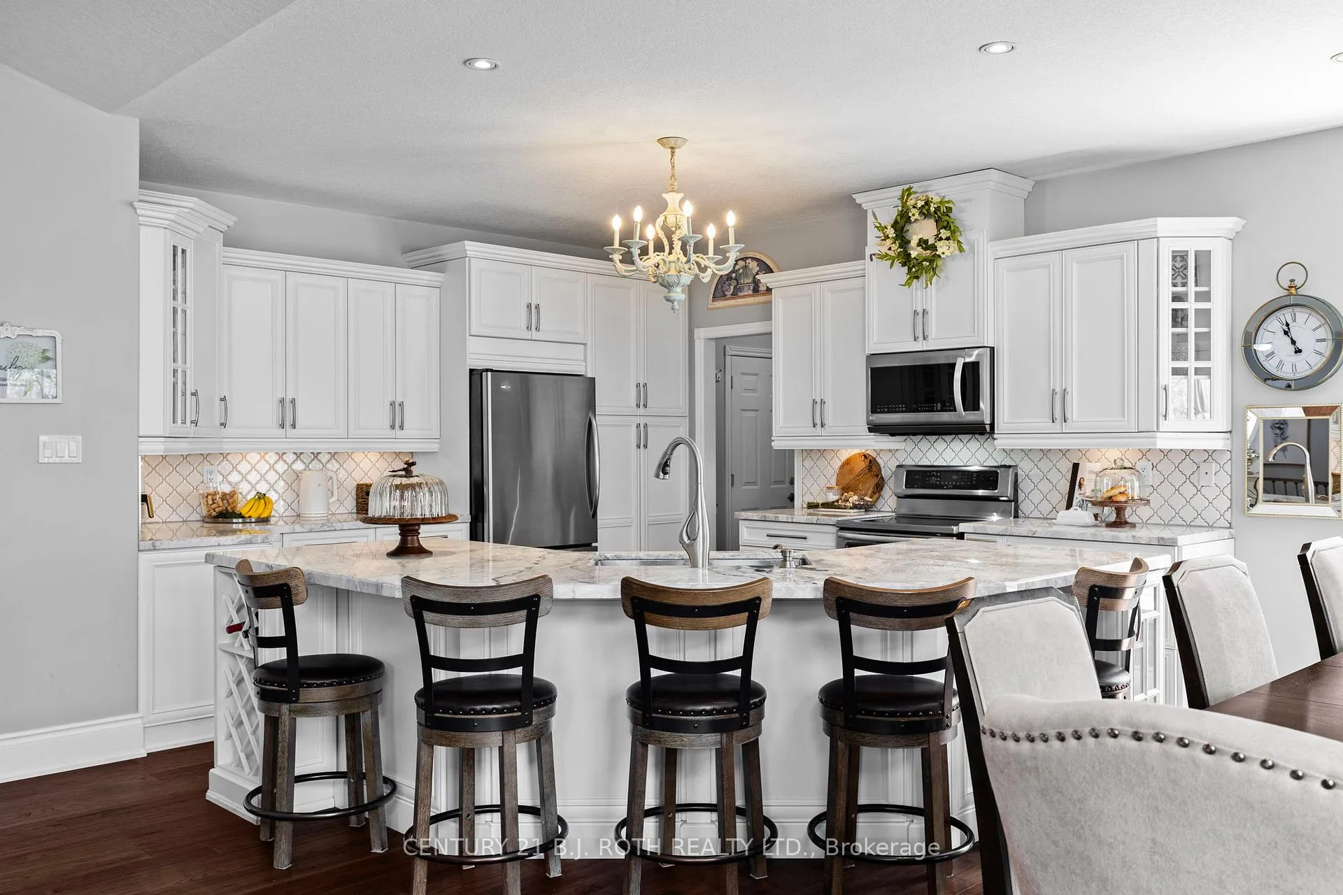 Photo 10 of 6 Hemlock Crescent, Oro-Medonte, Rural Oro-Medonte — HOMEH