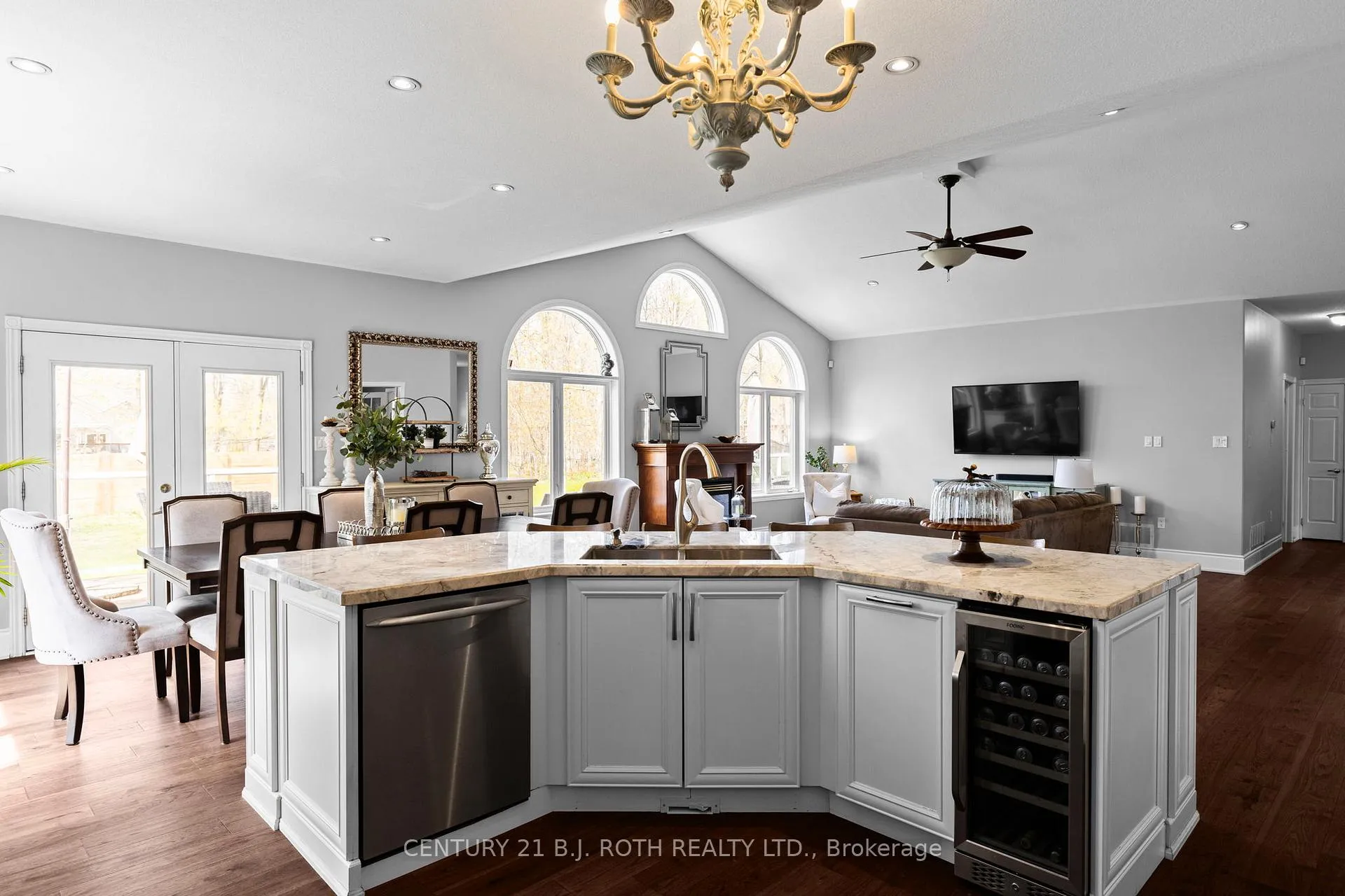 Photo 13 of 6 Hemlock Crescent, Oro-Medonte, Rural Oro-Medonte — HOMEH
