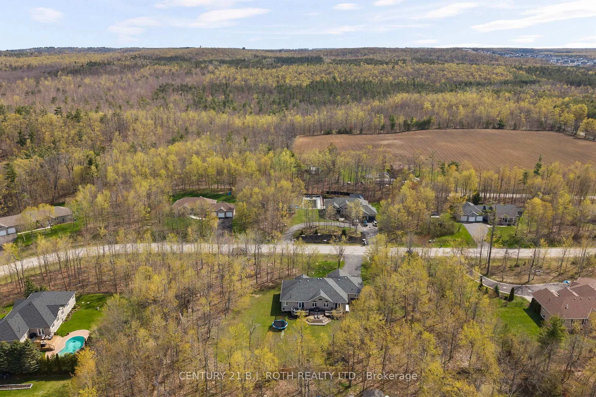 Photo 38 of 6 Hemlock Crescent, Oro-Medonte, Rural Oro-Medonte — HOMEH