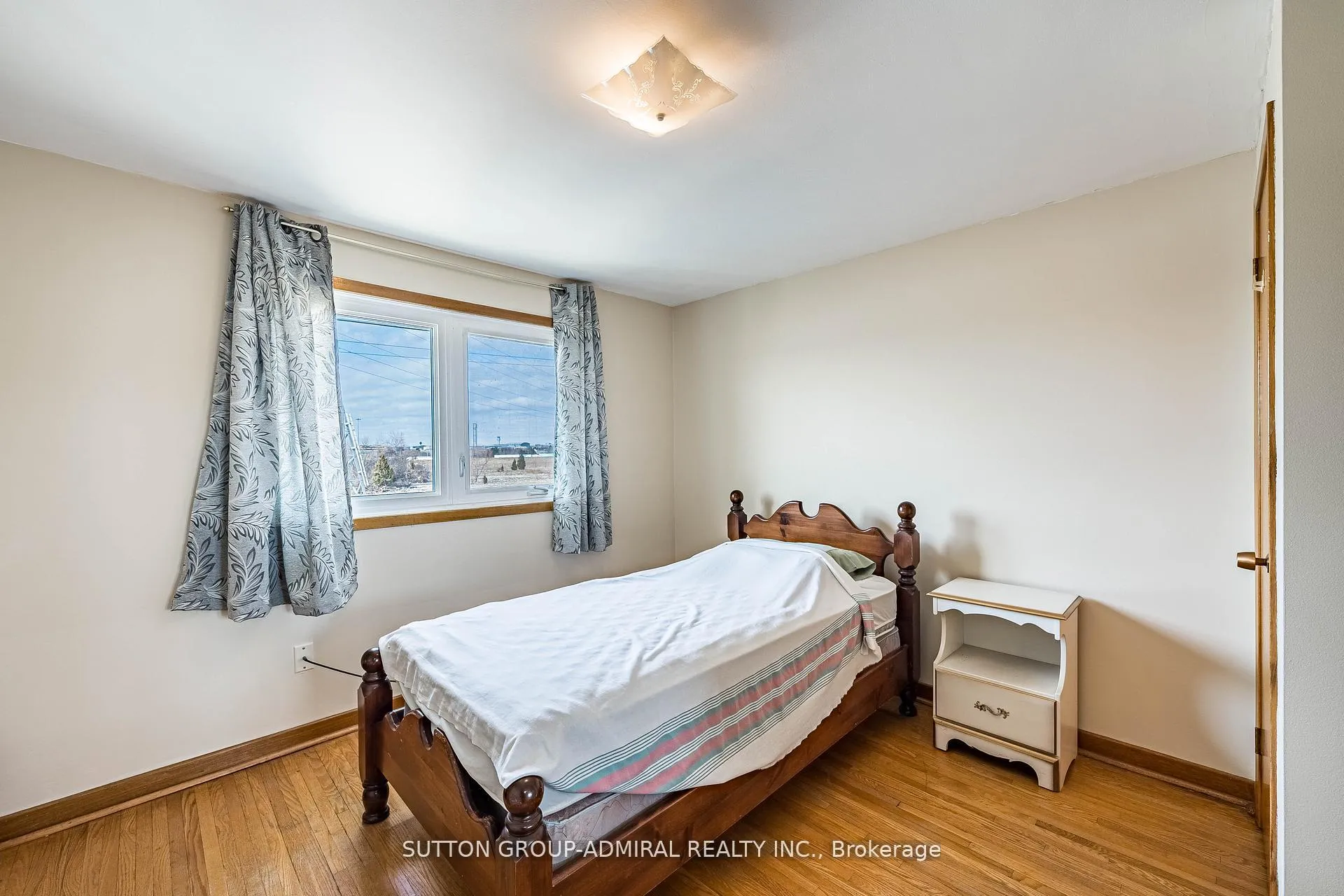 Photo 16 of 92 Redgrave Drive, Etobicoke, Willowridge-Martingrove-Richview — HOMEH