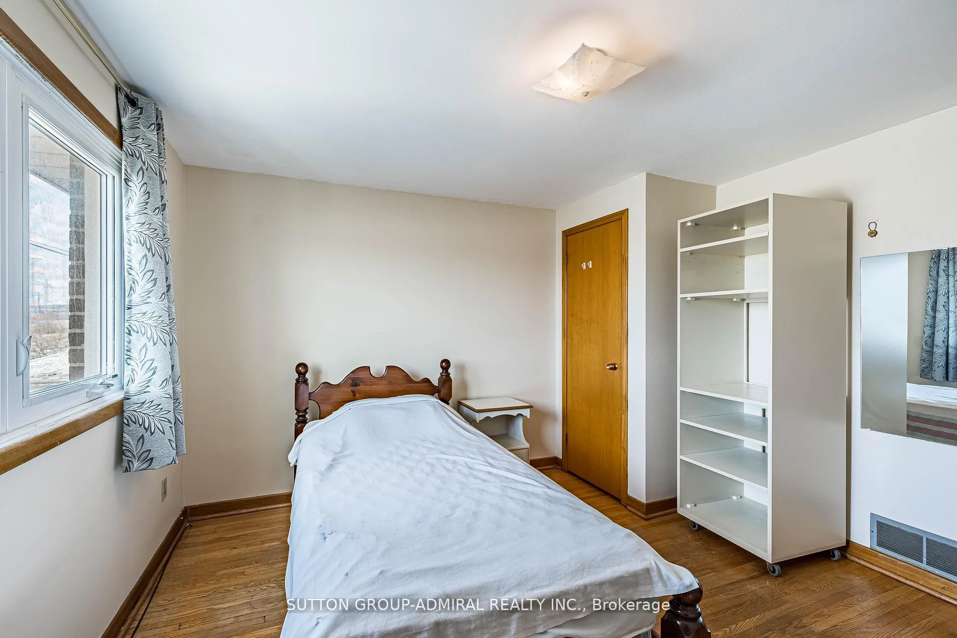 Photo 17 of 92 Redgrave Drive, Etobicoke, Willowridge-Martingrove-Richview — HOMEH
