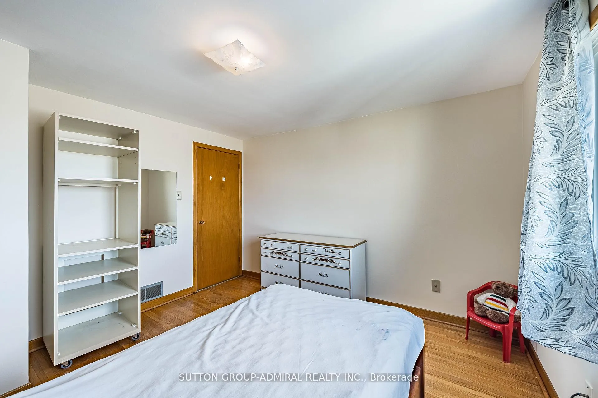 Photo 18 of 92 Redgrave Drive, Etobicoke, Willowridge-Martingrove-Richview — HOMEH