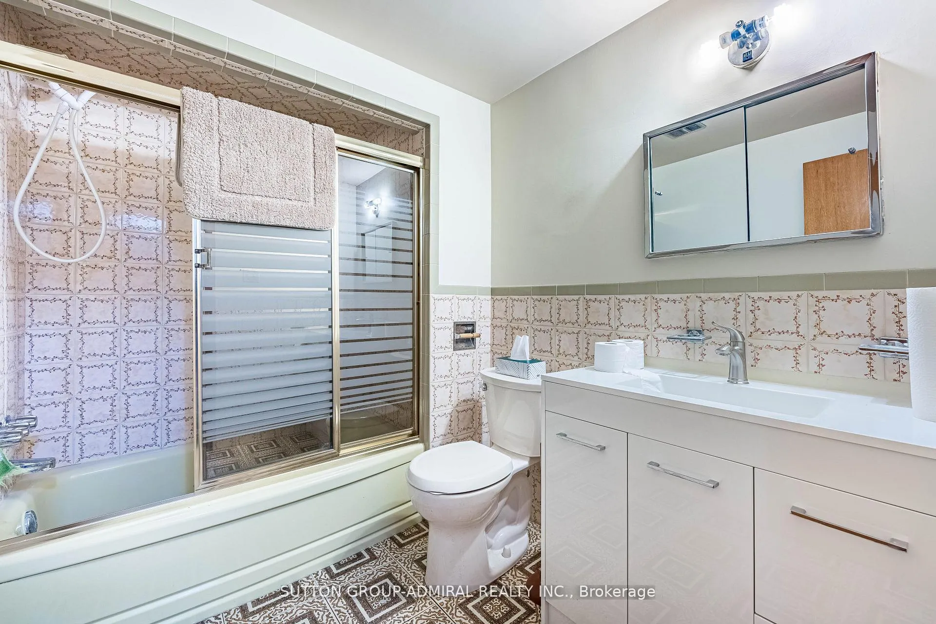 Photo 19 of 92 Redgrave Drive, Etobicoke, Willowridge-Martingrove-Richview — HOMEH
