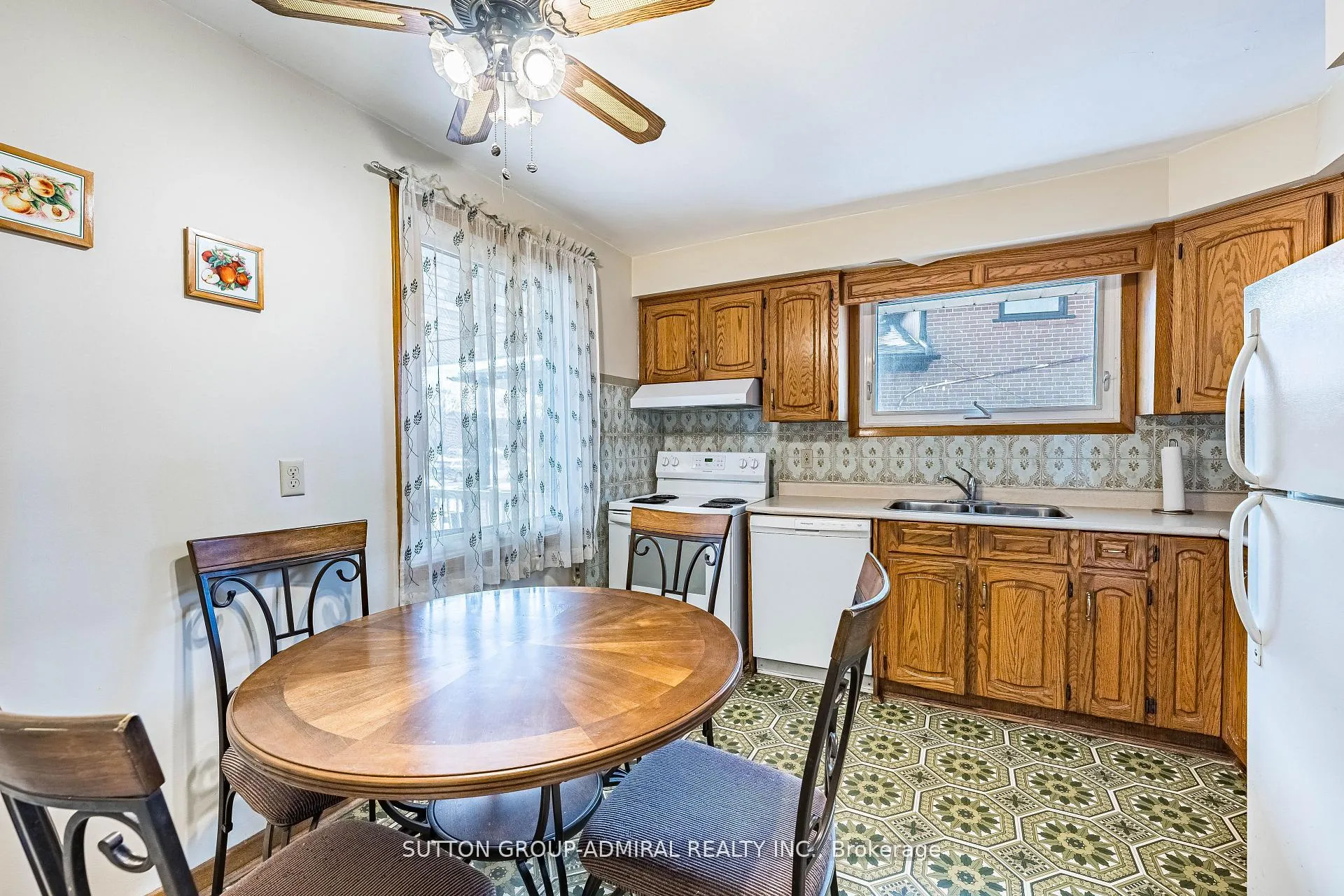Photo 21 of 92 Redgrave Drive, Etobicoke, Willowridge-Martingrove-Richview — HOMEH