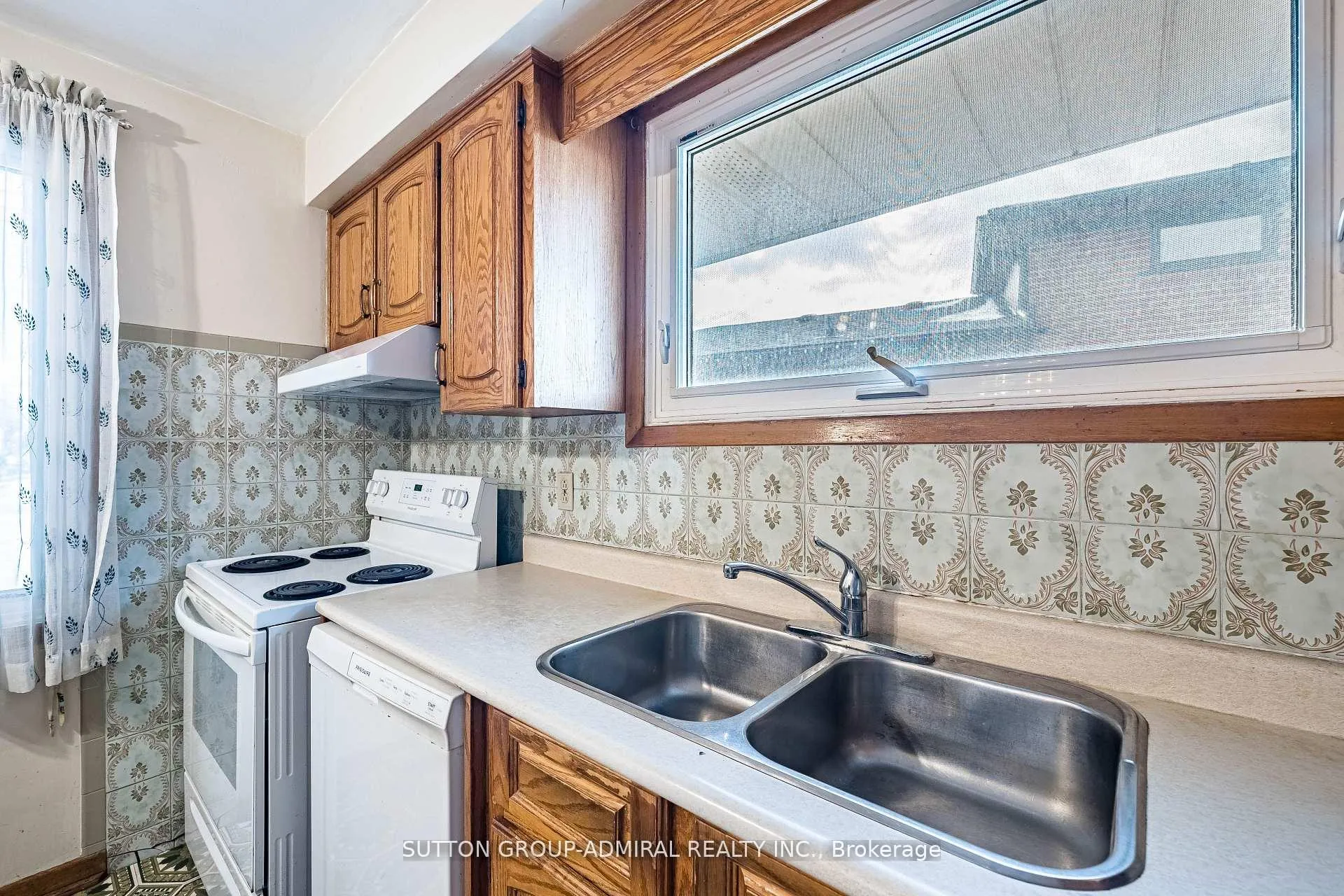 Photo 23 of 92 Redgrave Drive, Etobicoke, Willowridge-Martingrove-Richview — HOMEH