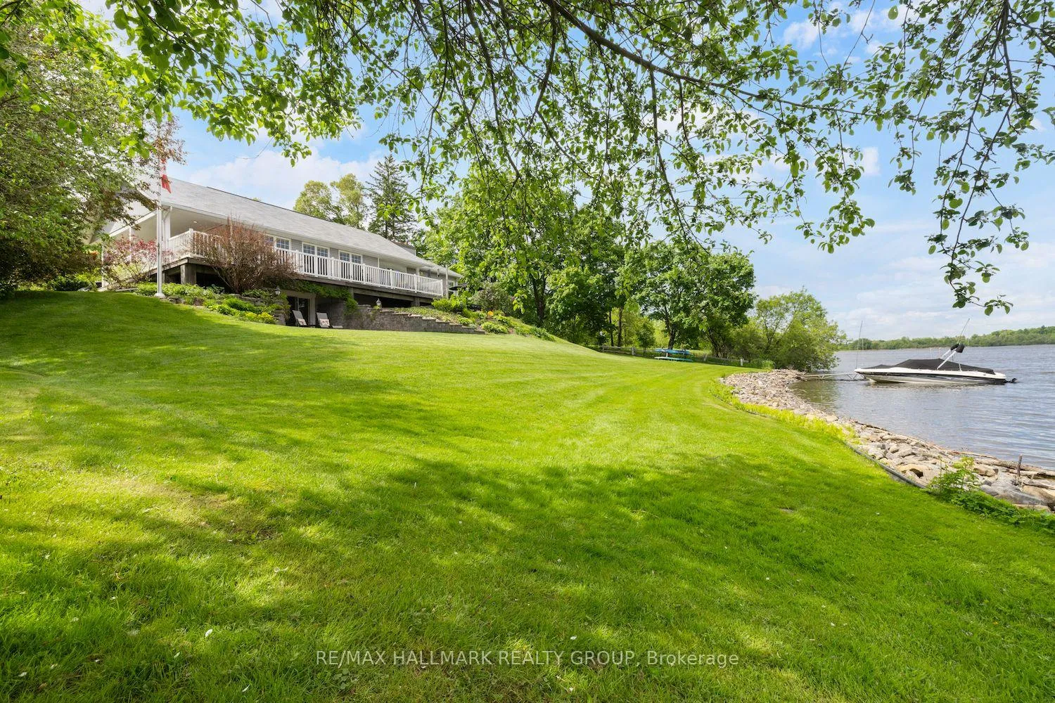 Photo of 1 Rideau Glen Drive