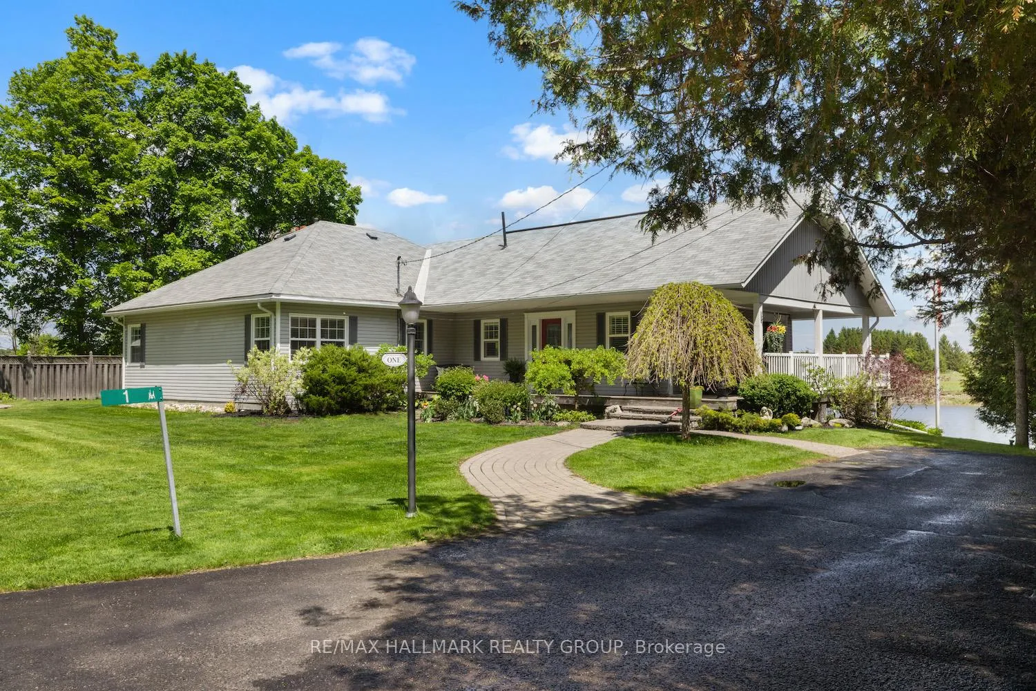 Photo 3 of 1 Rideau Glen Drive, Ottawa, Rideau Heights/Ashdale/Rideau Glen — HOMEH