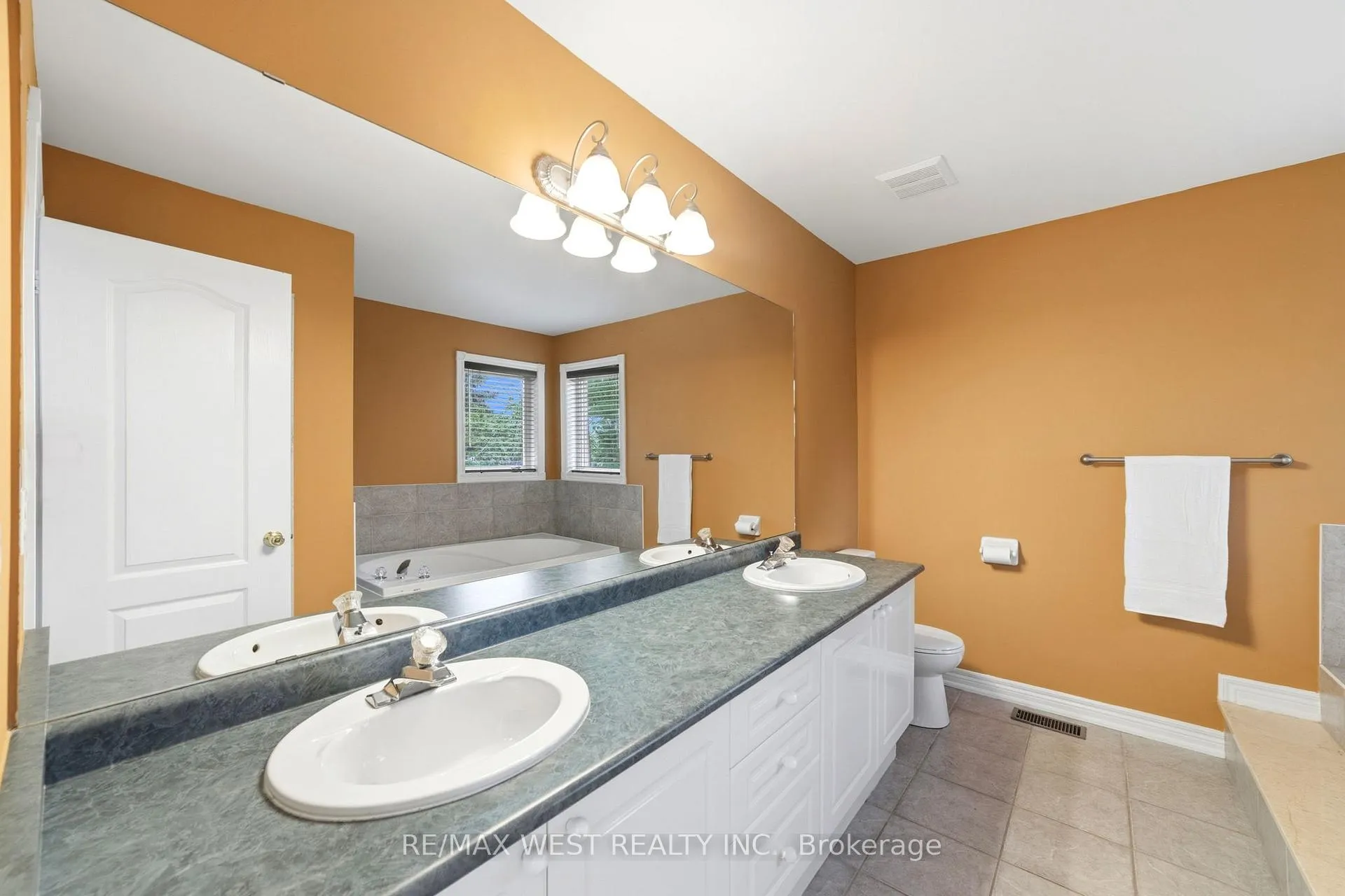 Photo 12 of 2180 North Ridge Trail, Oakville, Joshua Creek — HOMEH