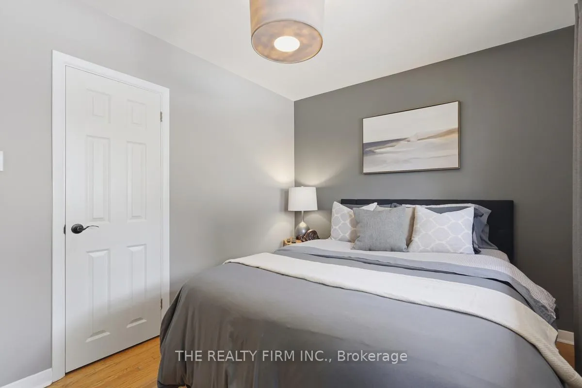 Photo 21 of 1931 Royal Crescent, London, East I — HOMEH