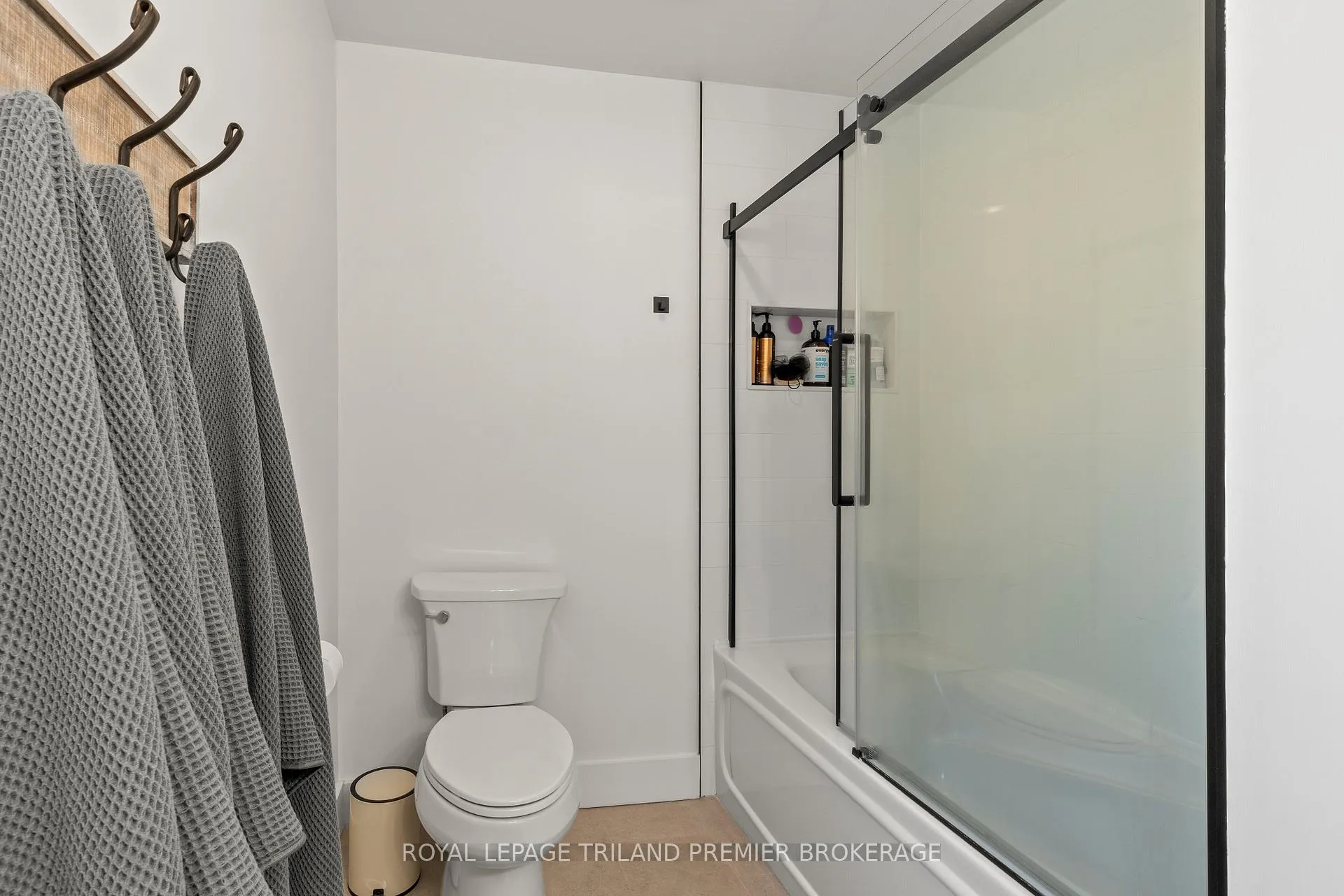 Photo 16 of 22 Briscoe Street E, London, South F — HOMEH